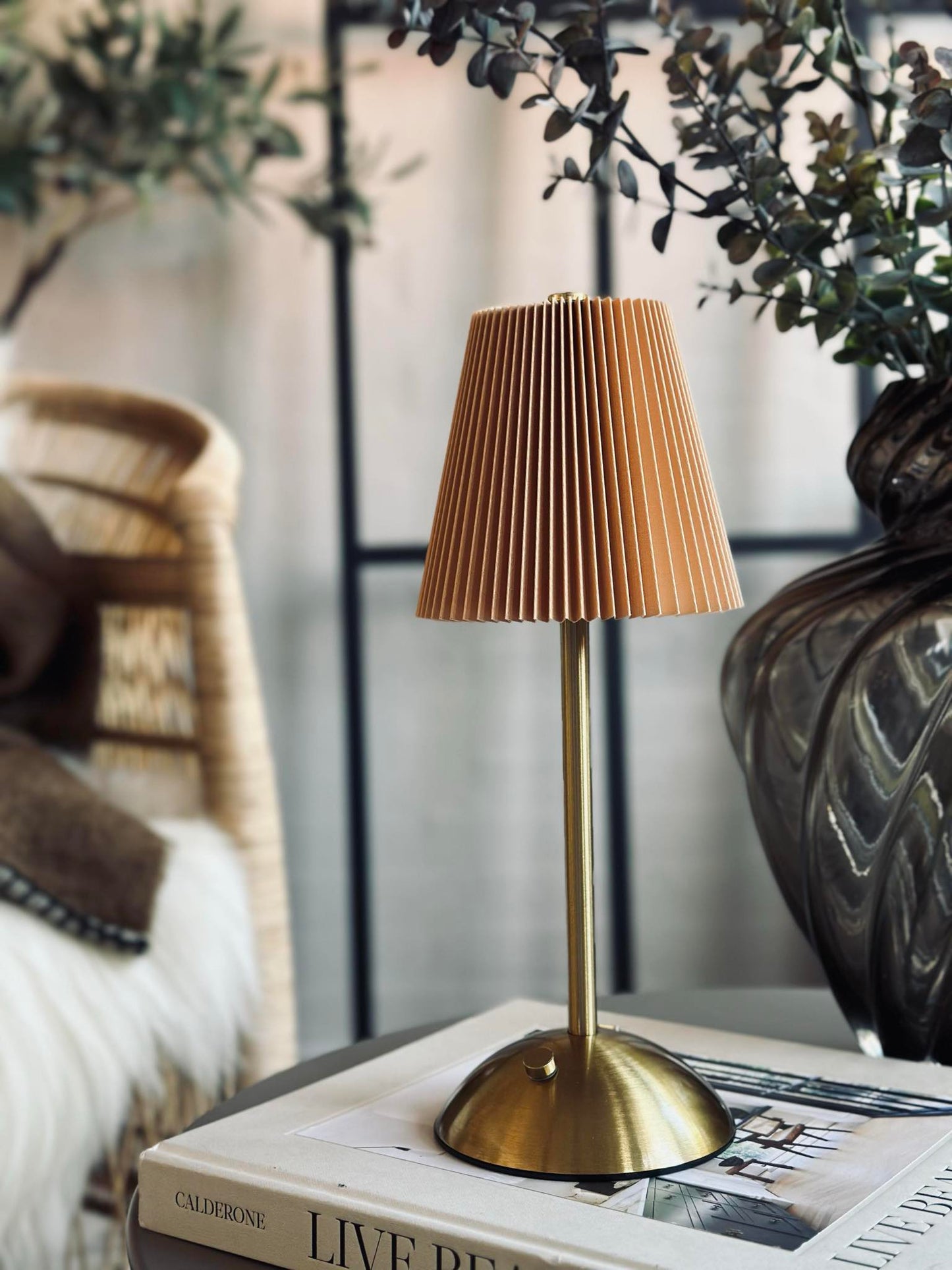 LED bordlampe Plisse´ beige - genopladelig