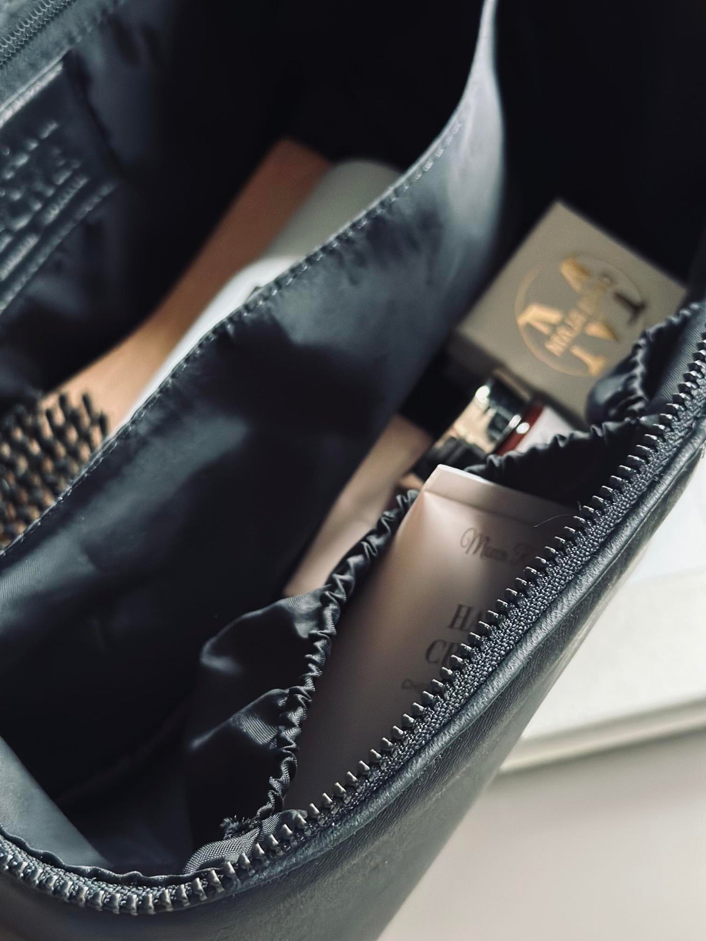 Klassisk kosmetiktaske - Black / Black