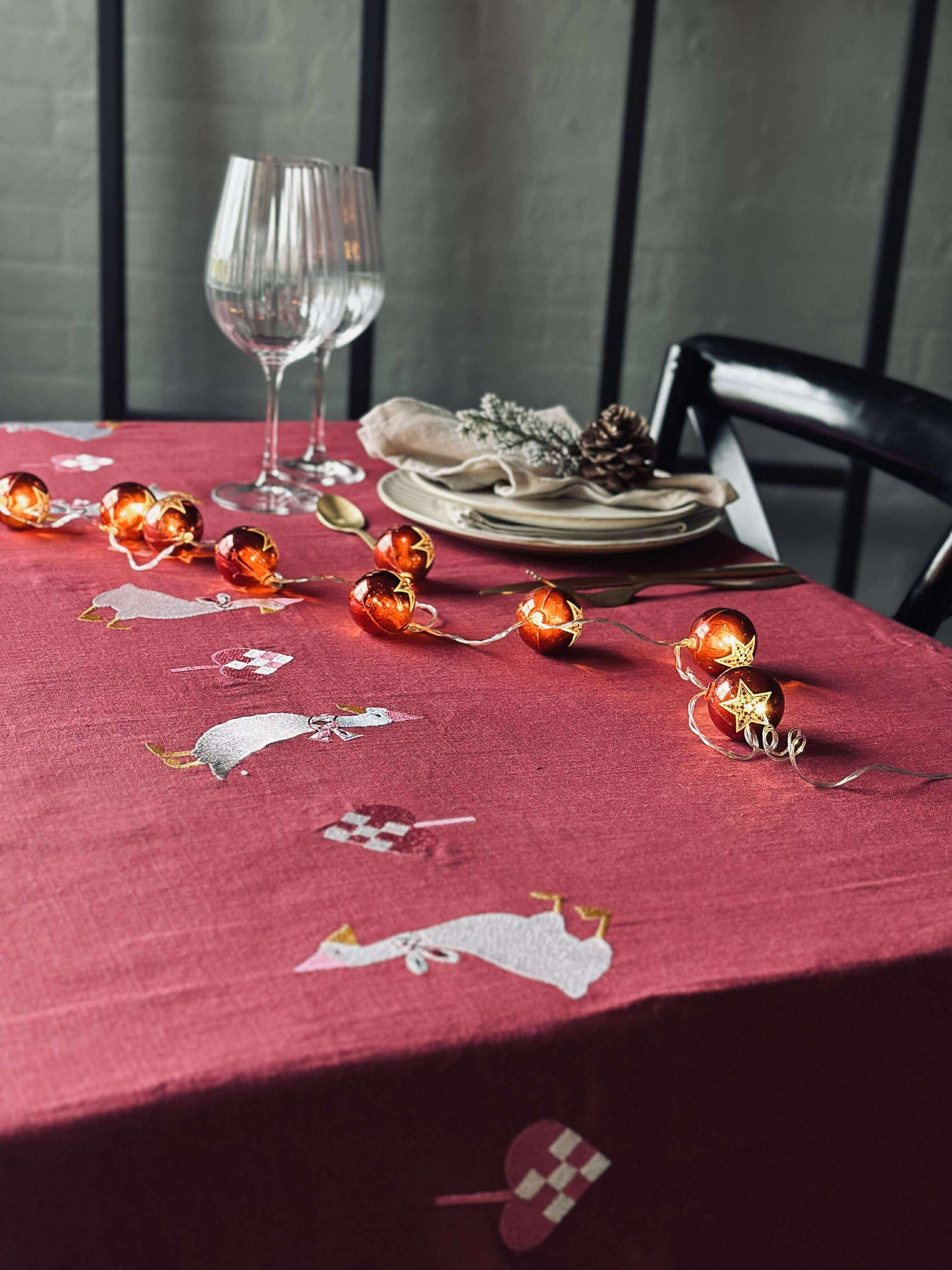 Juledug 140x240 - Broderi med ænder