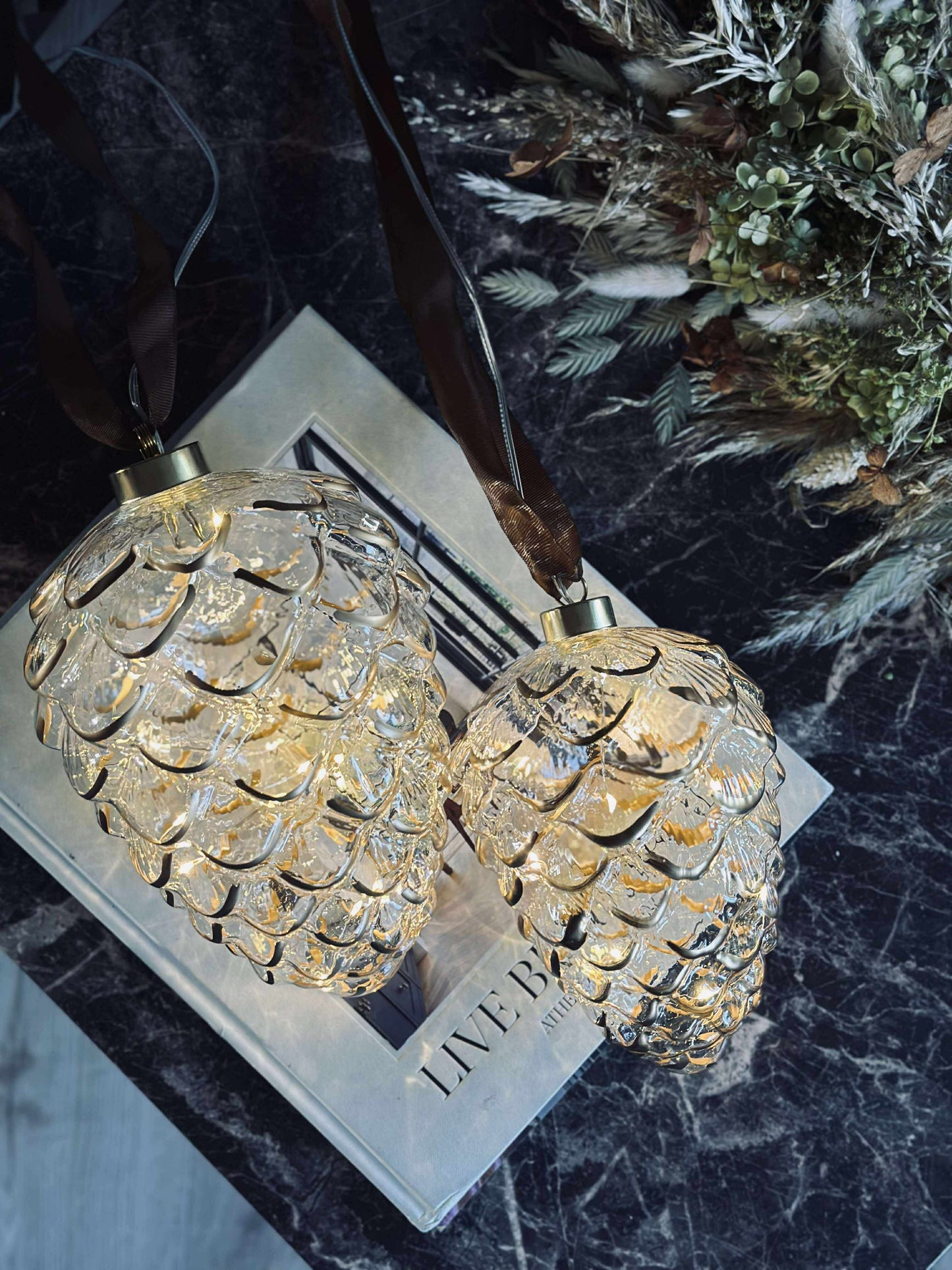 Kogle ophæng i glas