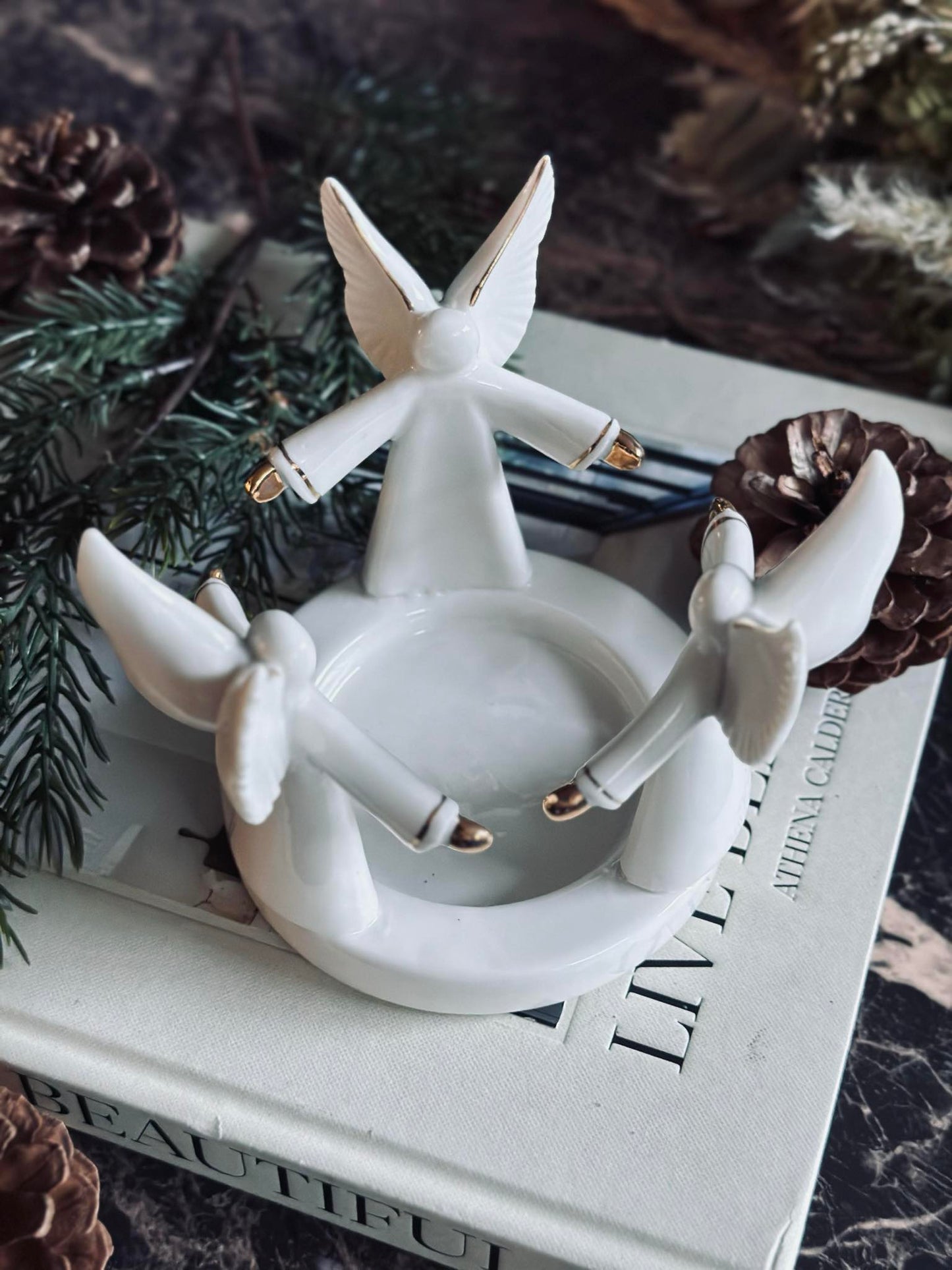 Lysestage med engle - Hvid porcelæn