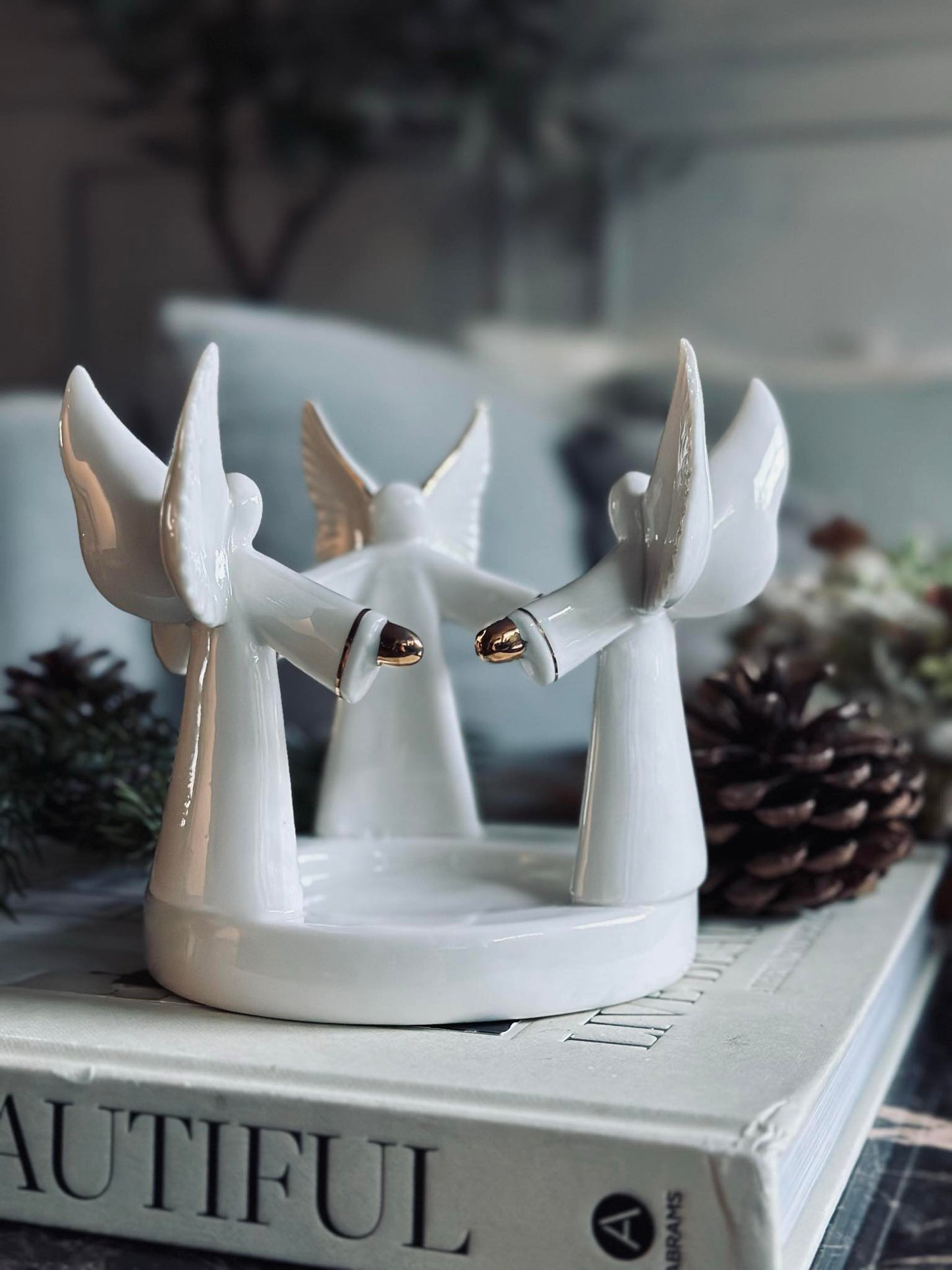 Lysestage med engle - Hvid porcelæn