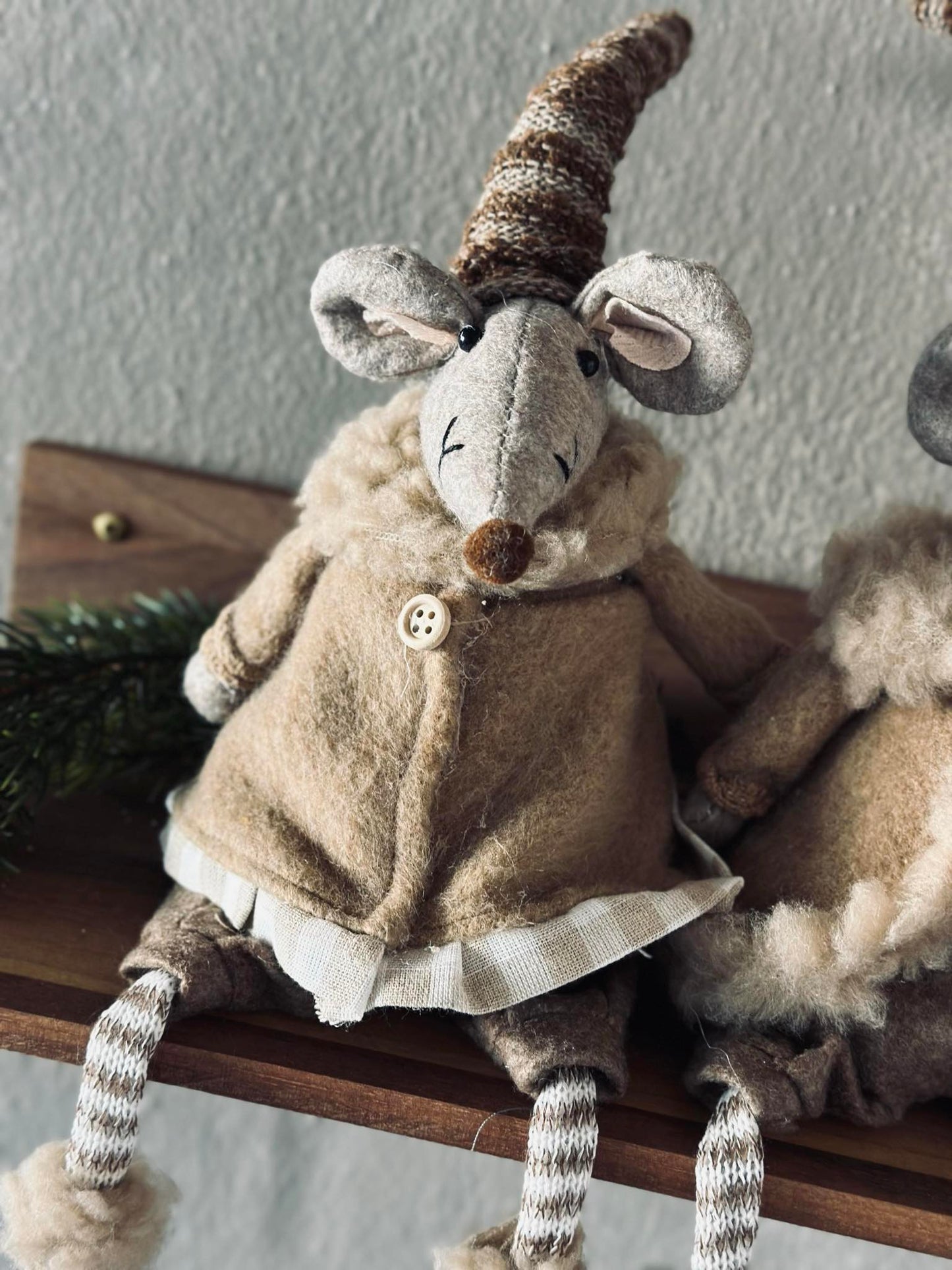 Nissemus - Siddende Pige
