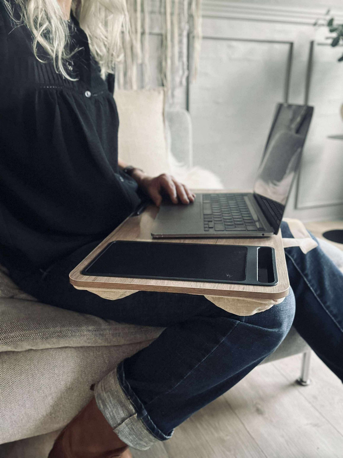 Bakkebord til laptop og telefon
