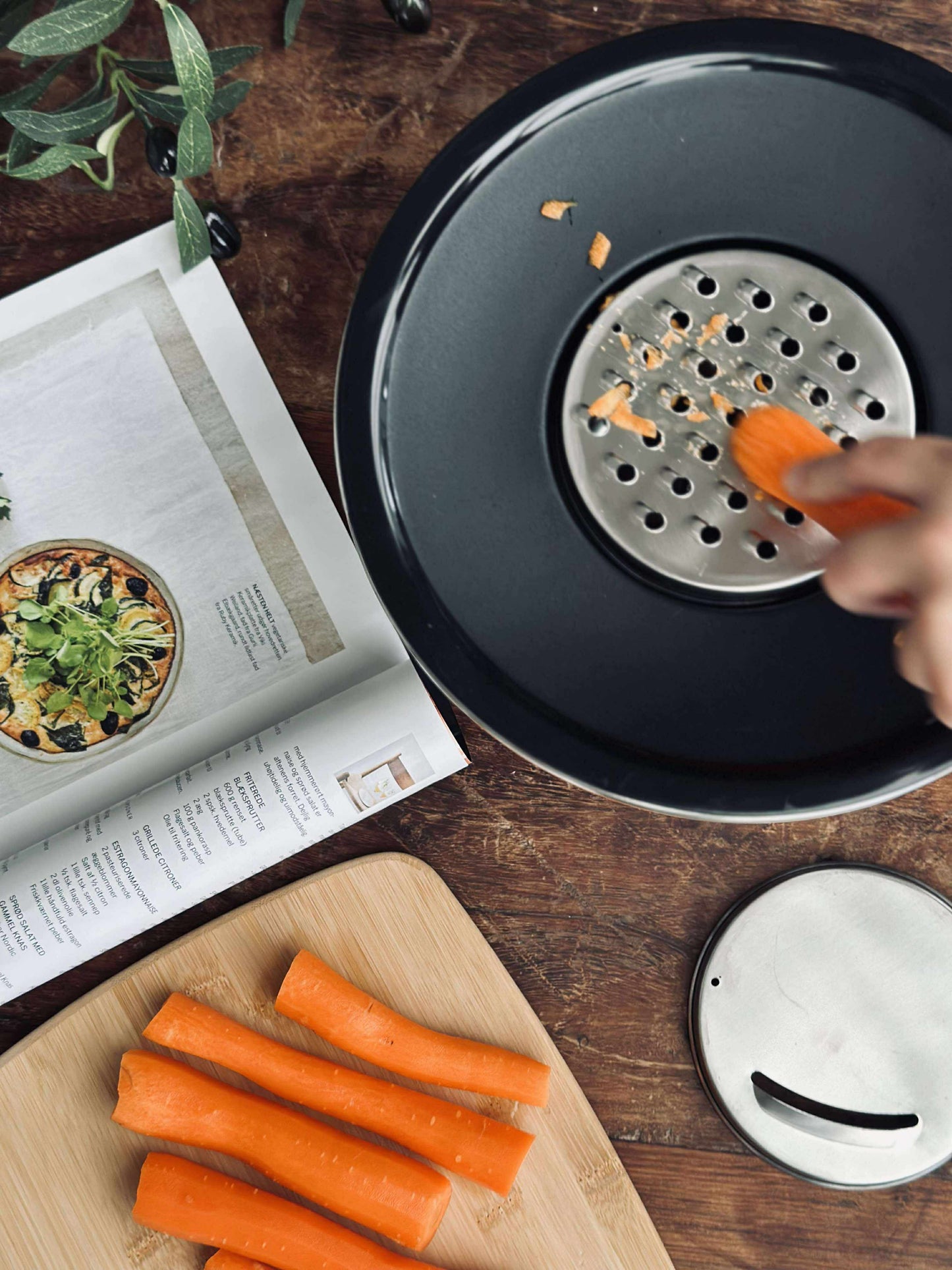 Skål med snittelåg - Rustfrit stål