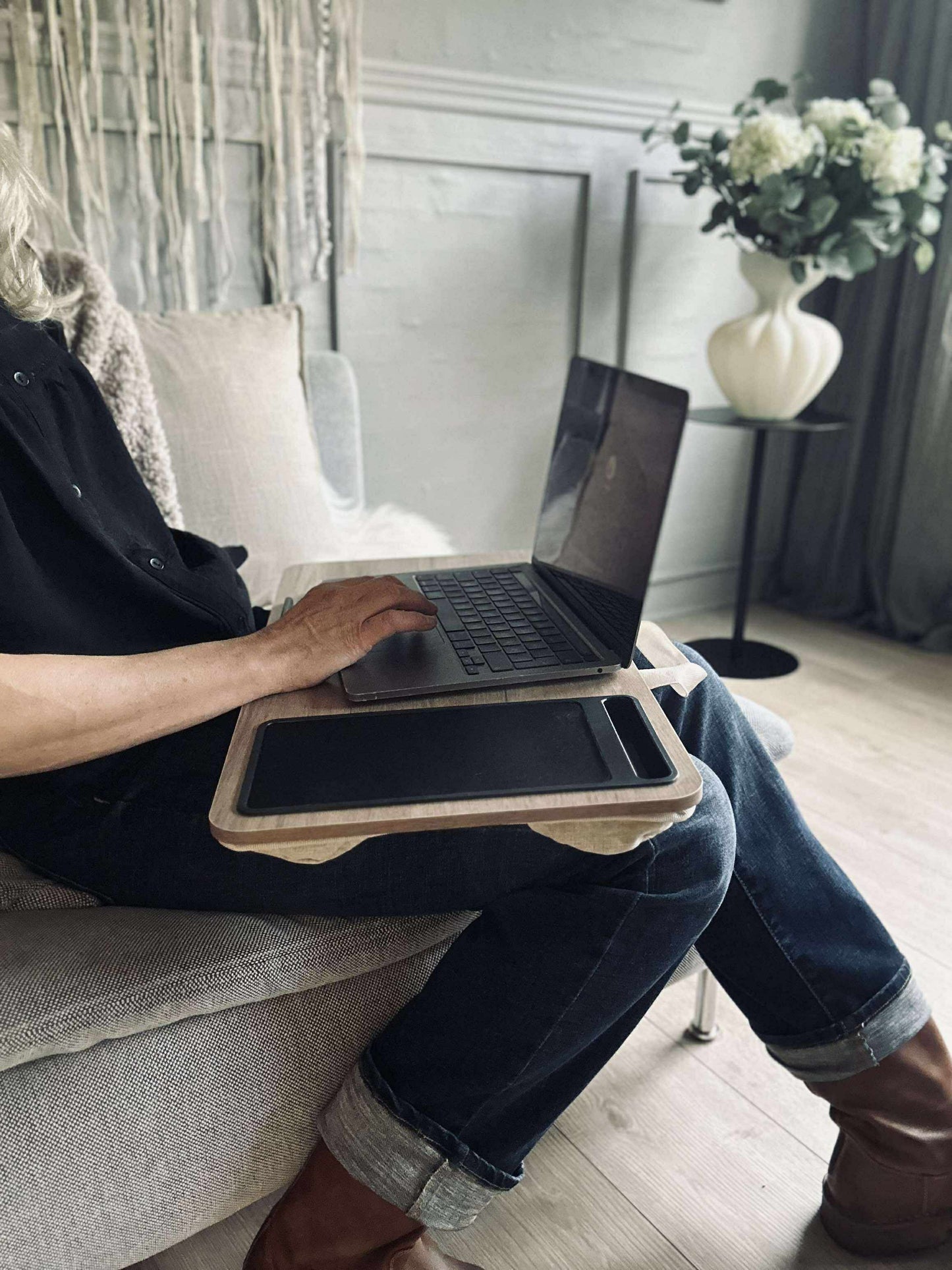 Bakkebord til laptop og telefon