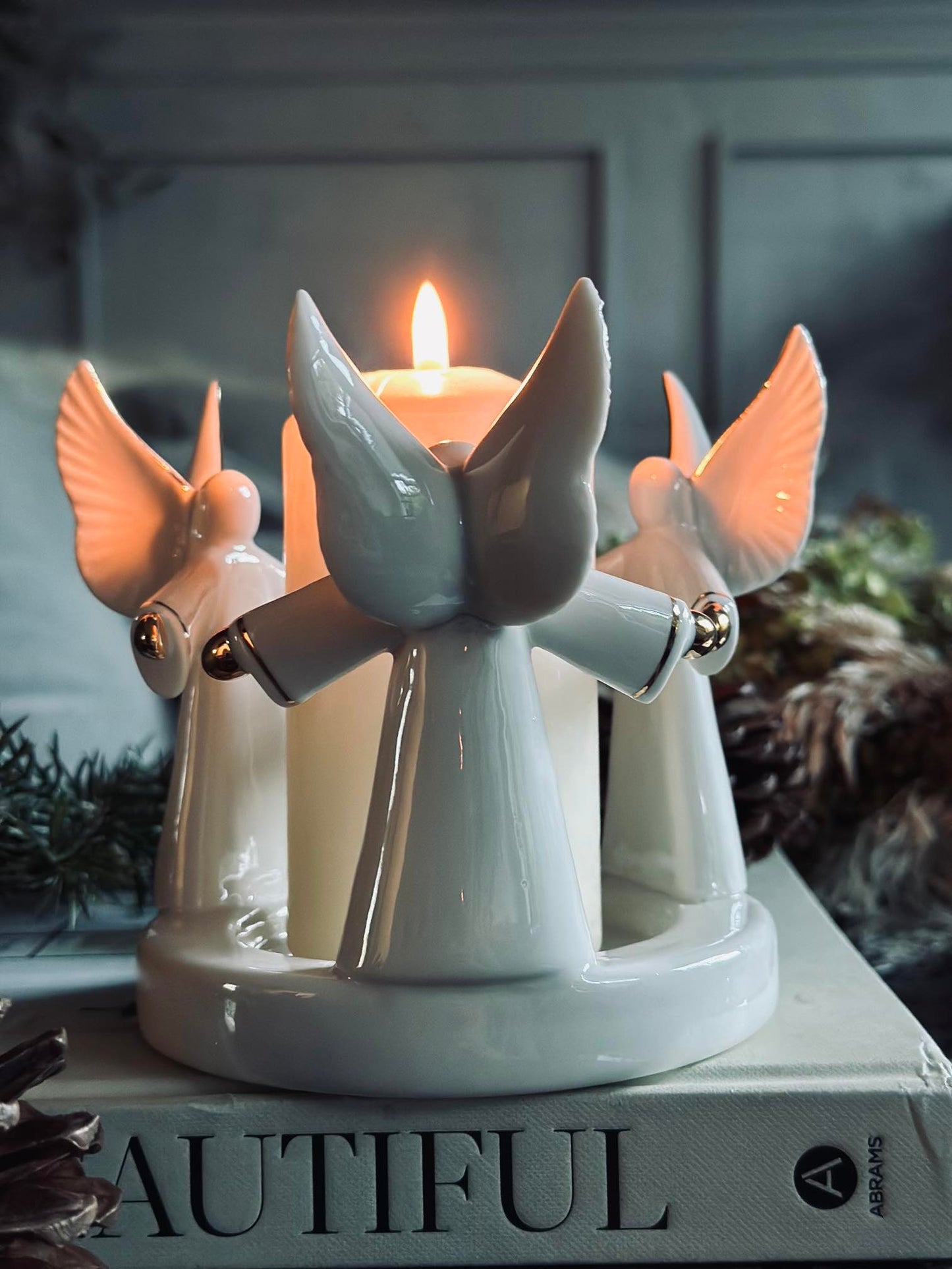 Lysestage med engle - Hvid porcelæn