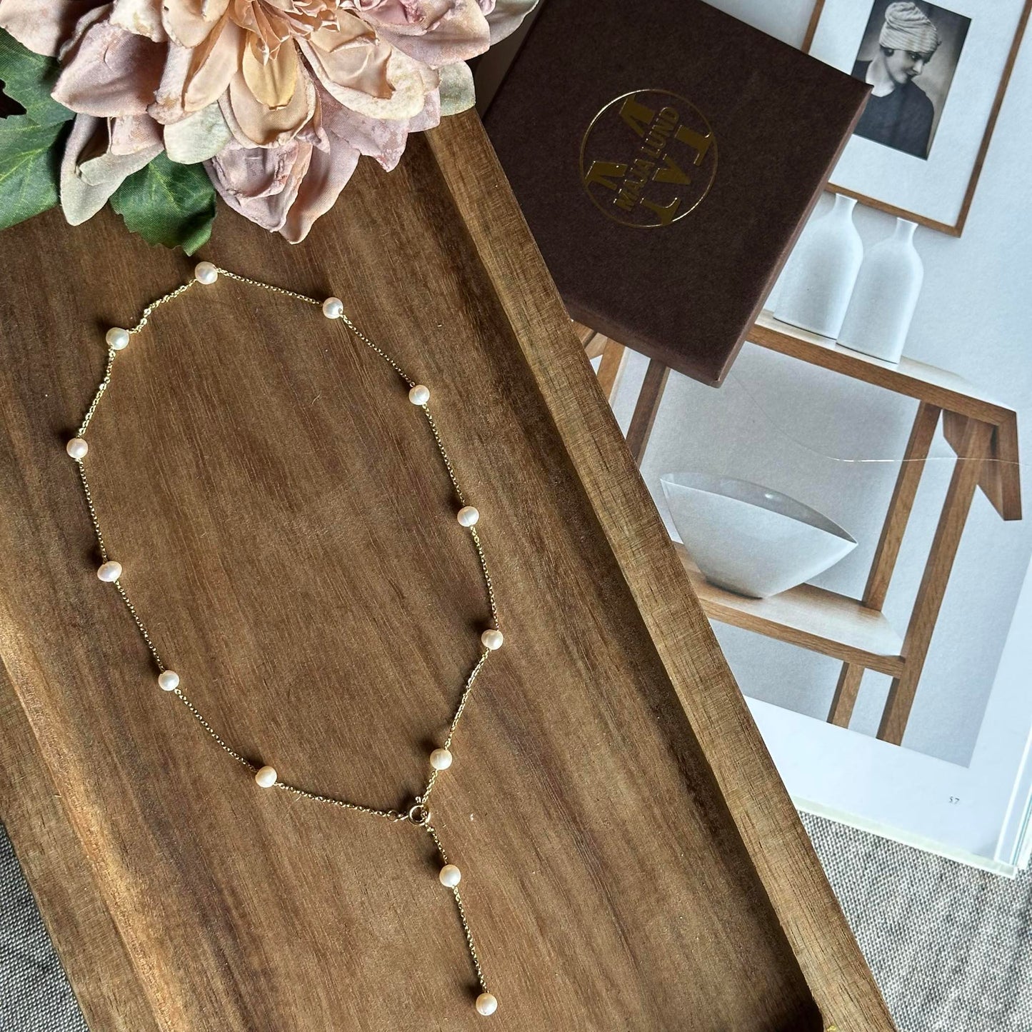 Halskæde Gry - med ferskvandsperler