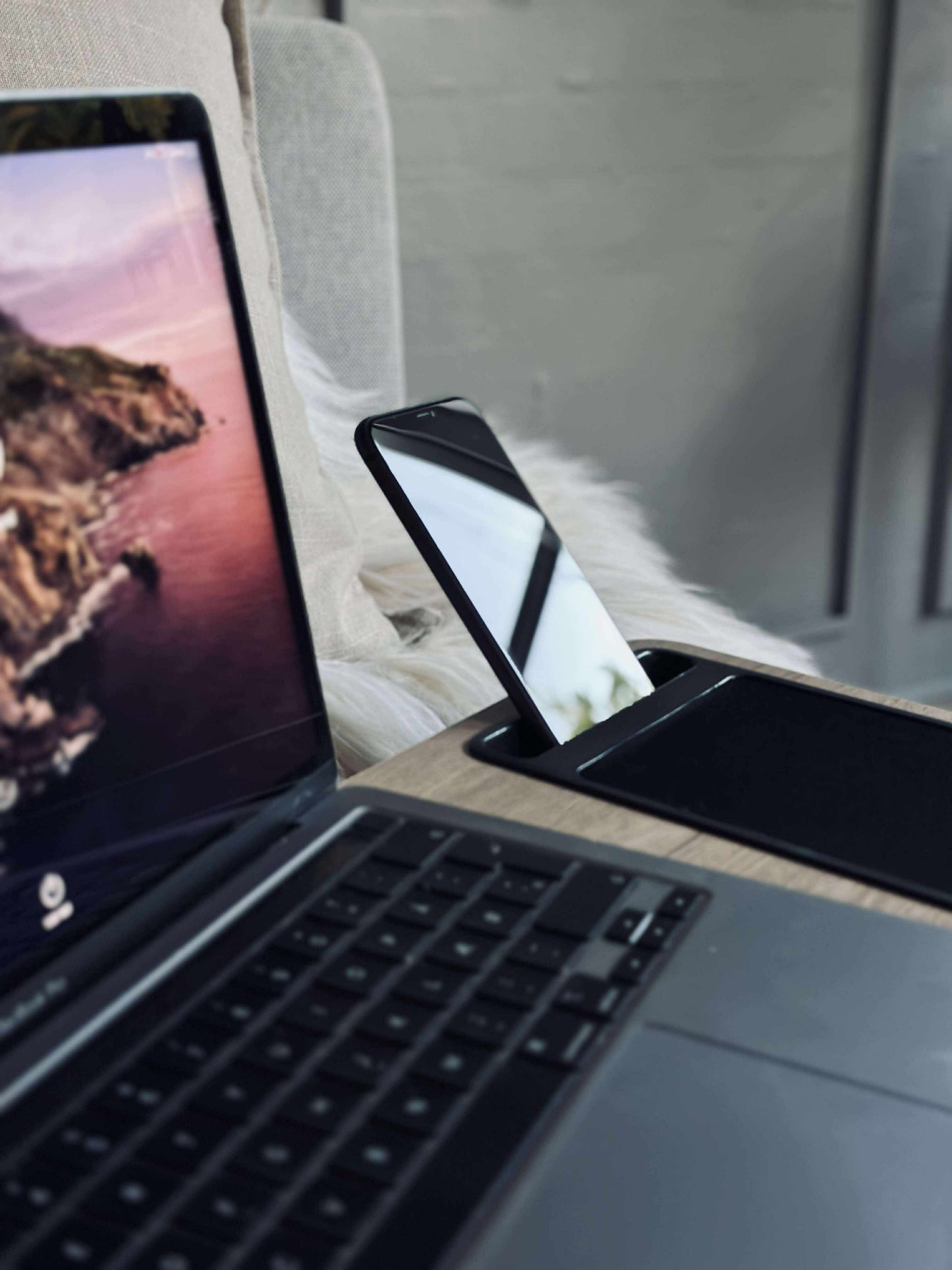 Bakkebord til laptop og telefon
