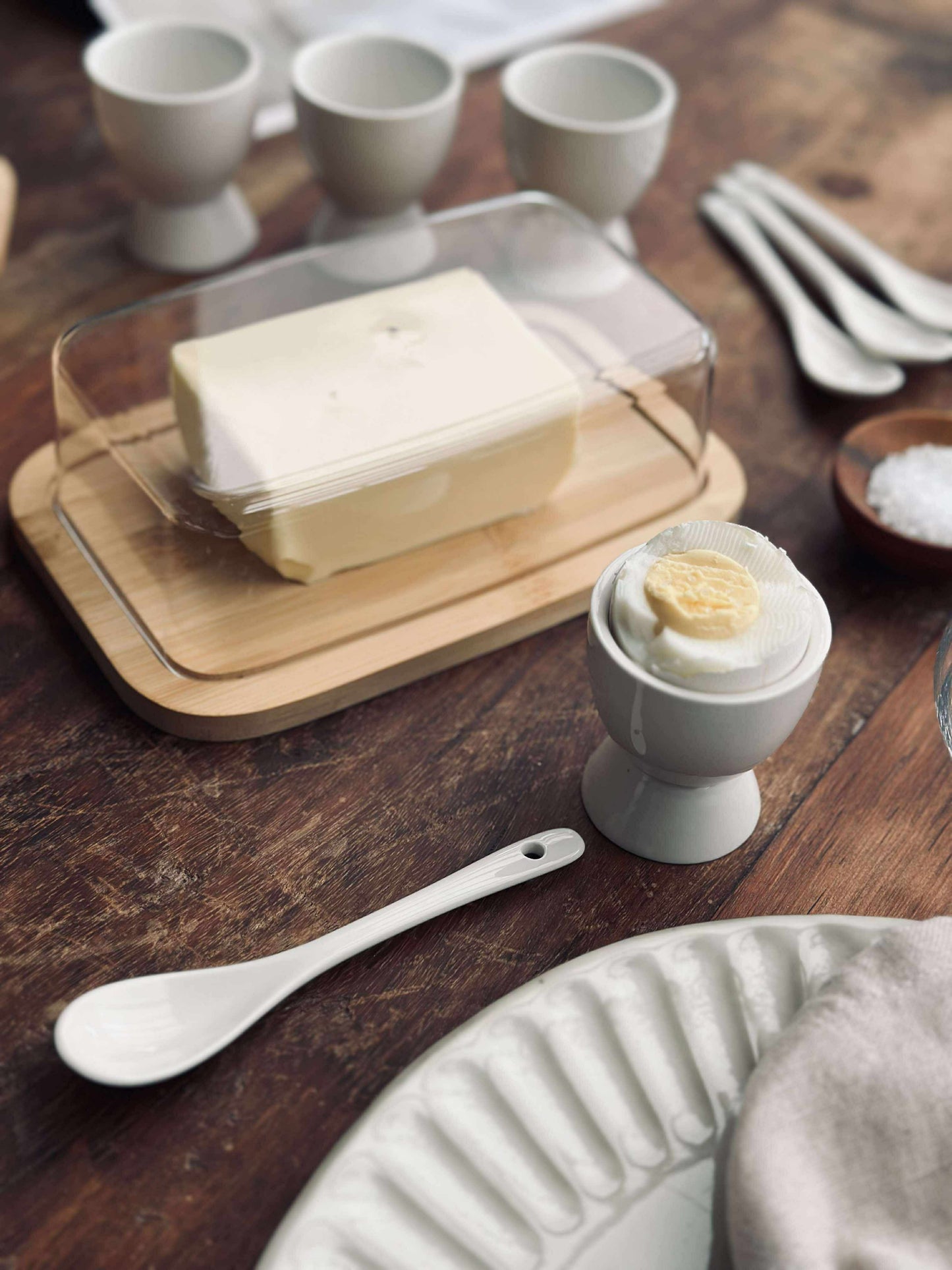 Æggebæger i porcelæn - 4 stk med skeer