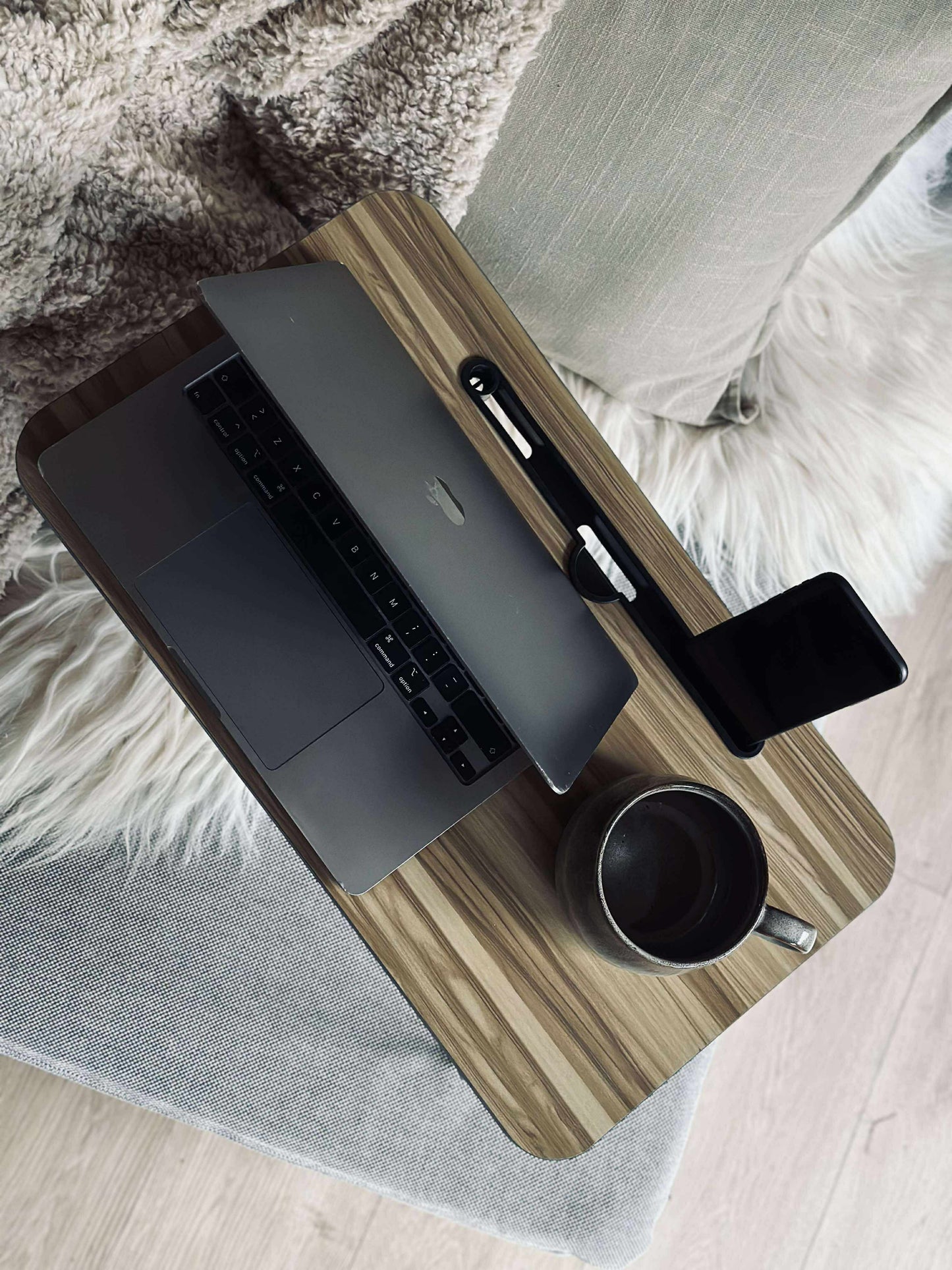 Bakkebord med holder til ipad / telefon