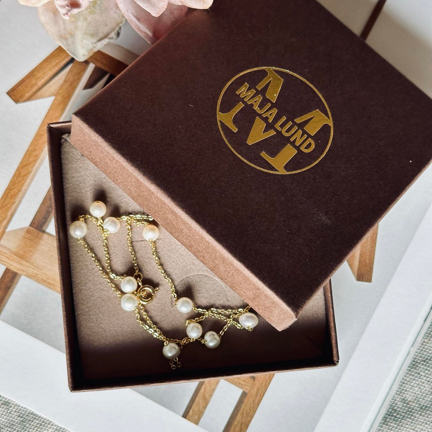 Halskæde Gry - med ferskvandsperler