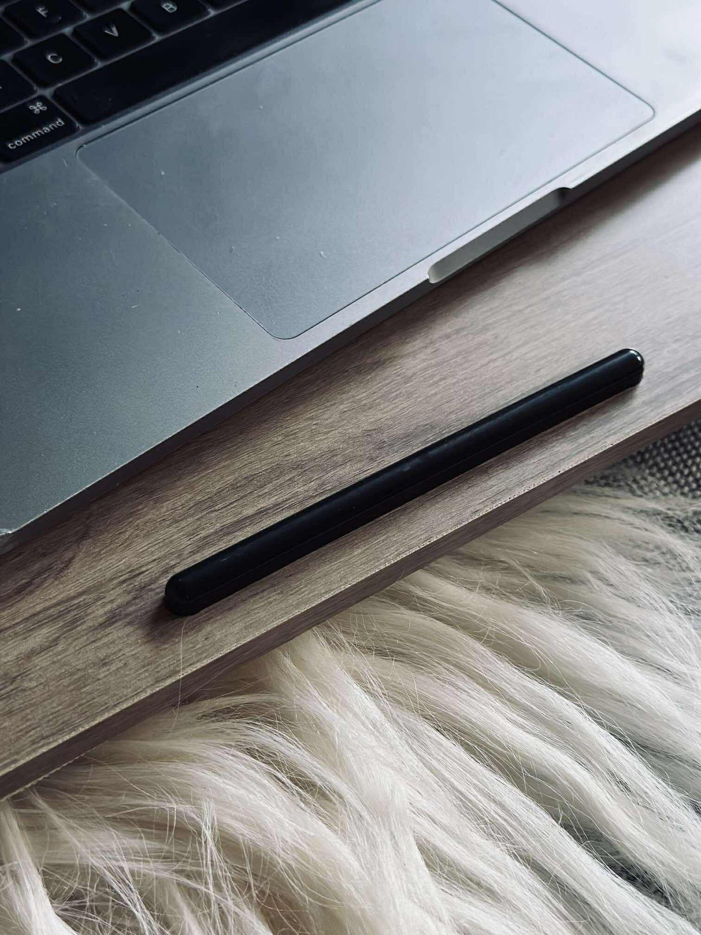 Bakkebord til laptop og telefon