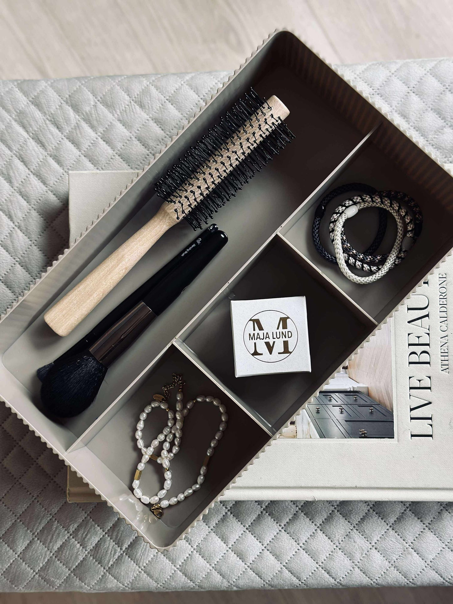 Makeup organiser med rumopdeling - Taupe
