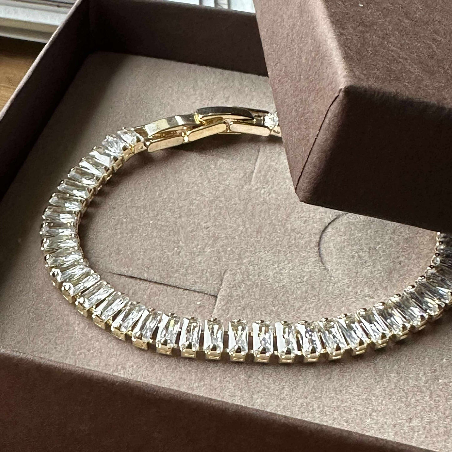 Tennisarmbånd Thelma med zirkoner - guldbelagt