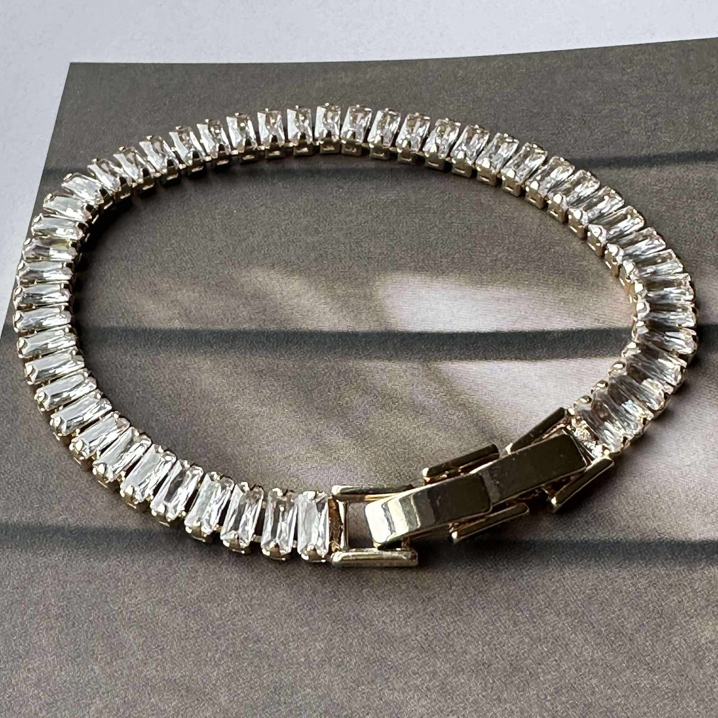 Tennisarmbånd Thelma med zirkoner - guldbelagt