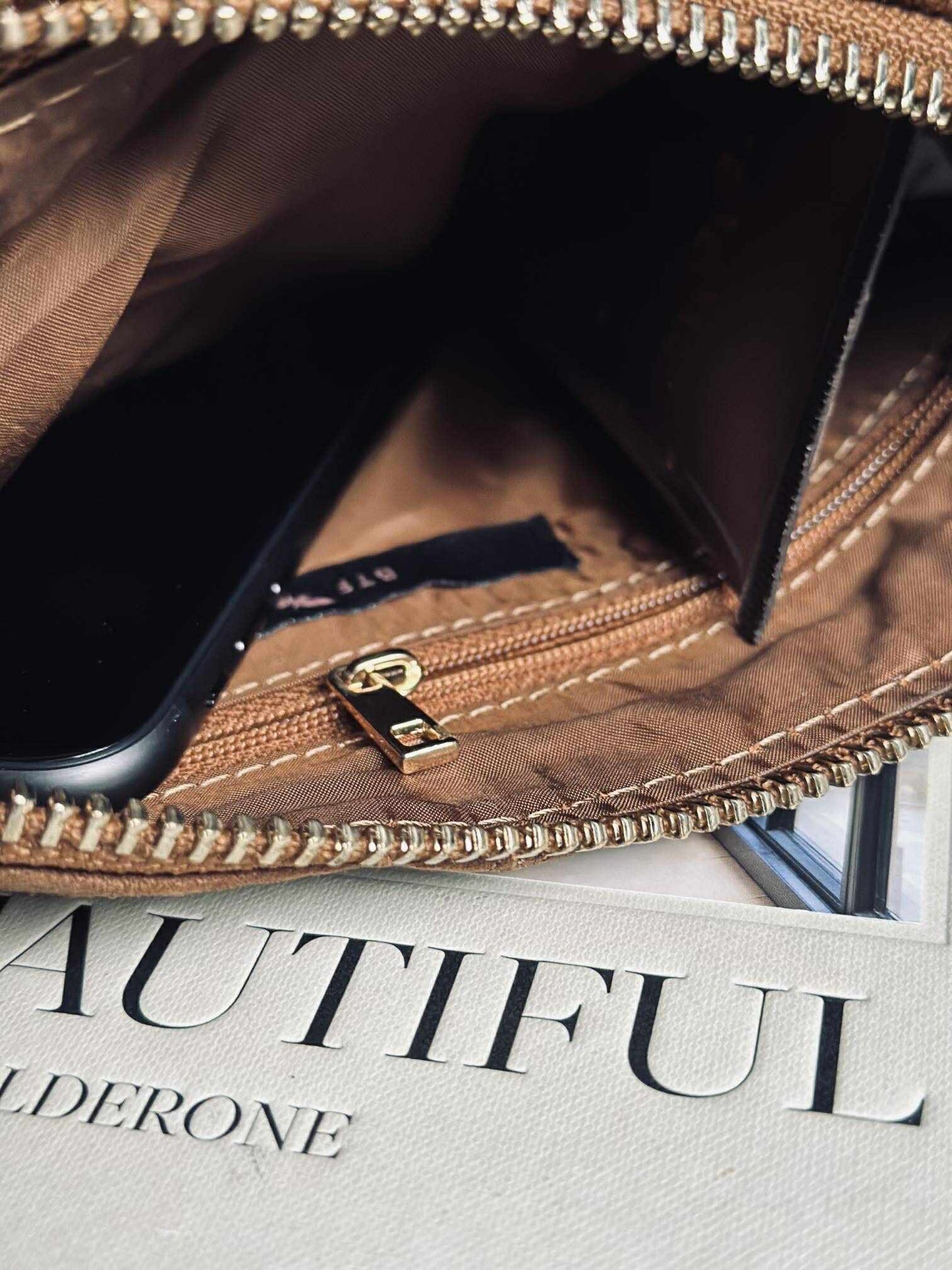 Crossbody clutch ALICE - Ruskind caramel