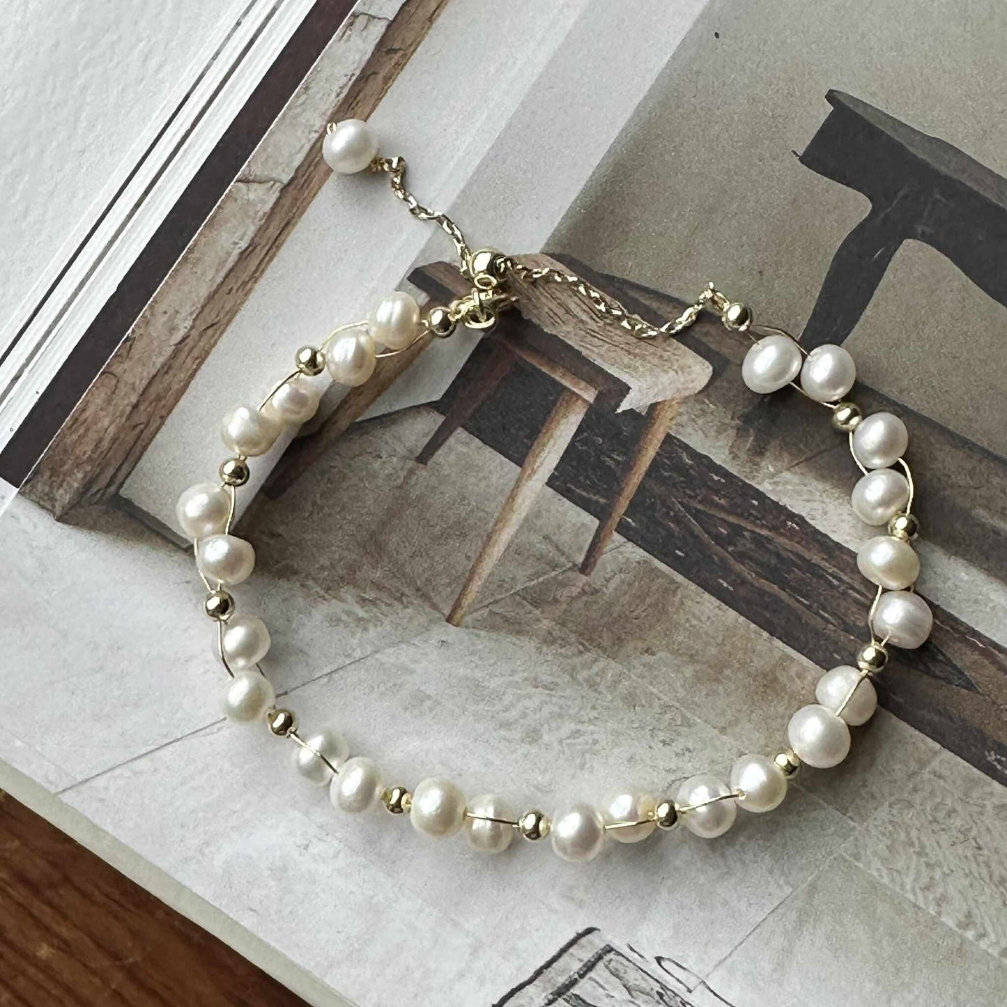 Armbånd Miko - med ægte ferskvandsperler