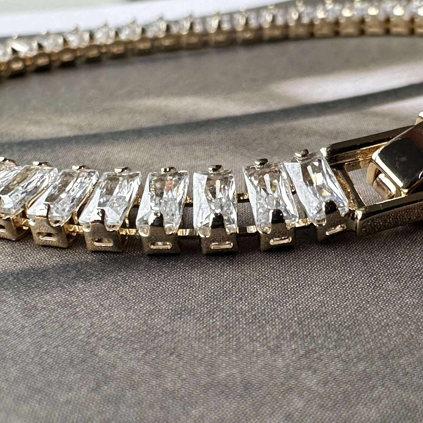 Tennisarmbånd Thelma med zirkoner - guldbelagt