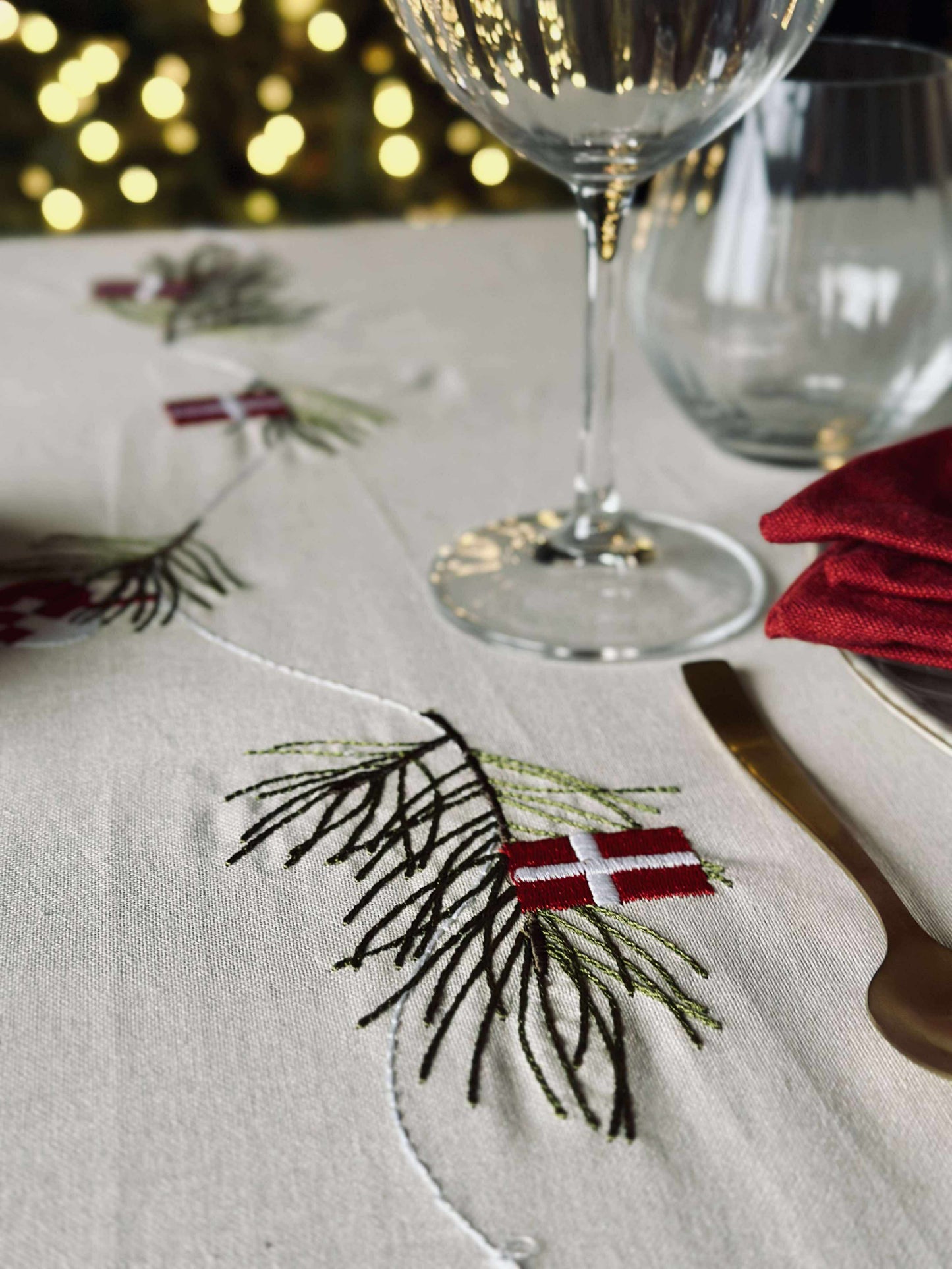 Juledug 140 x 240 - Dansk jul med flag og julehjerter