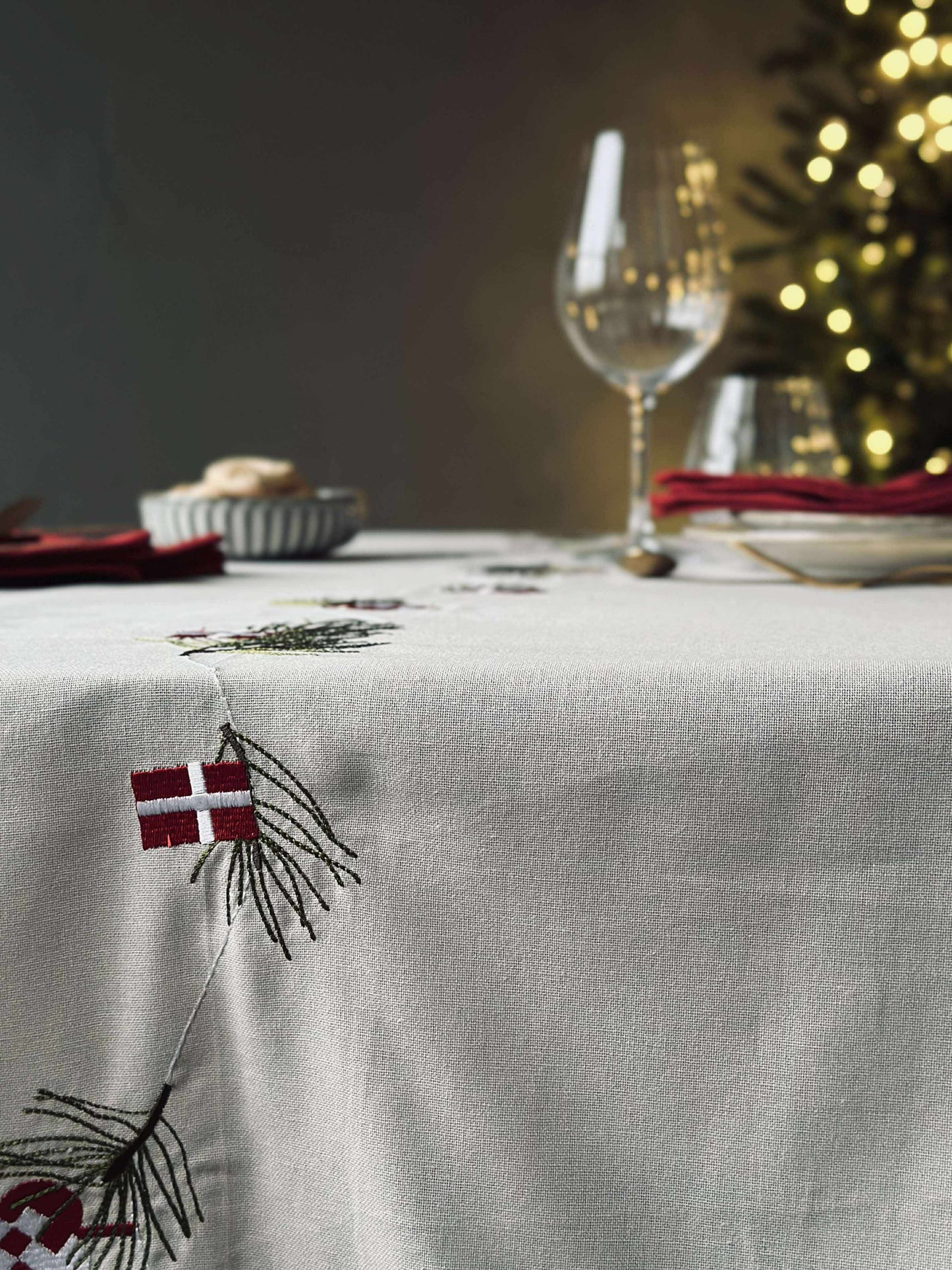 Juledug 140 x 240 - Dansk jul med flag og julehjerter