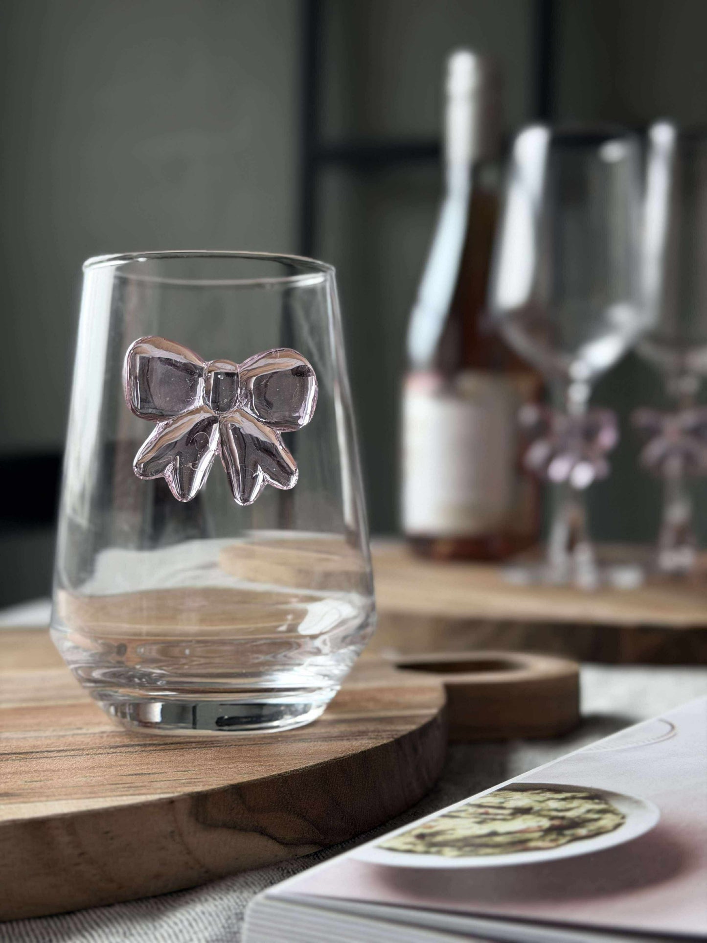 Glas med sløjfe