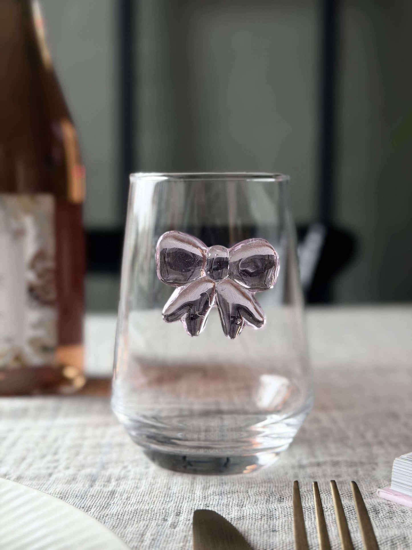 Glas med sløjfe