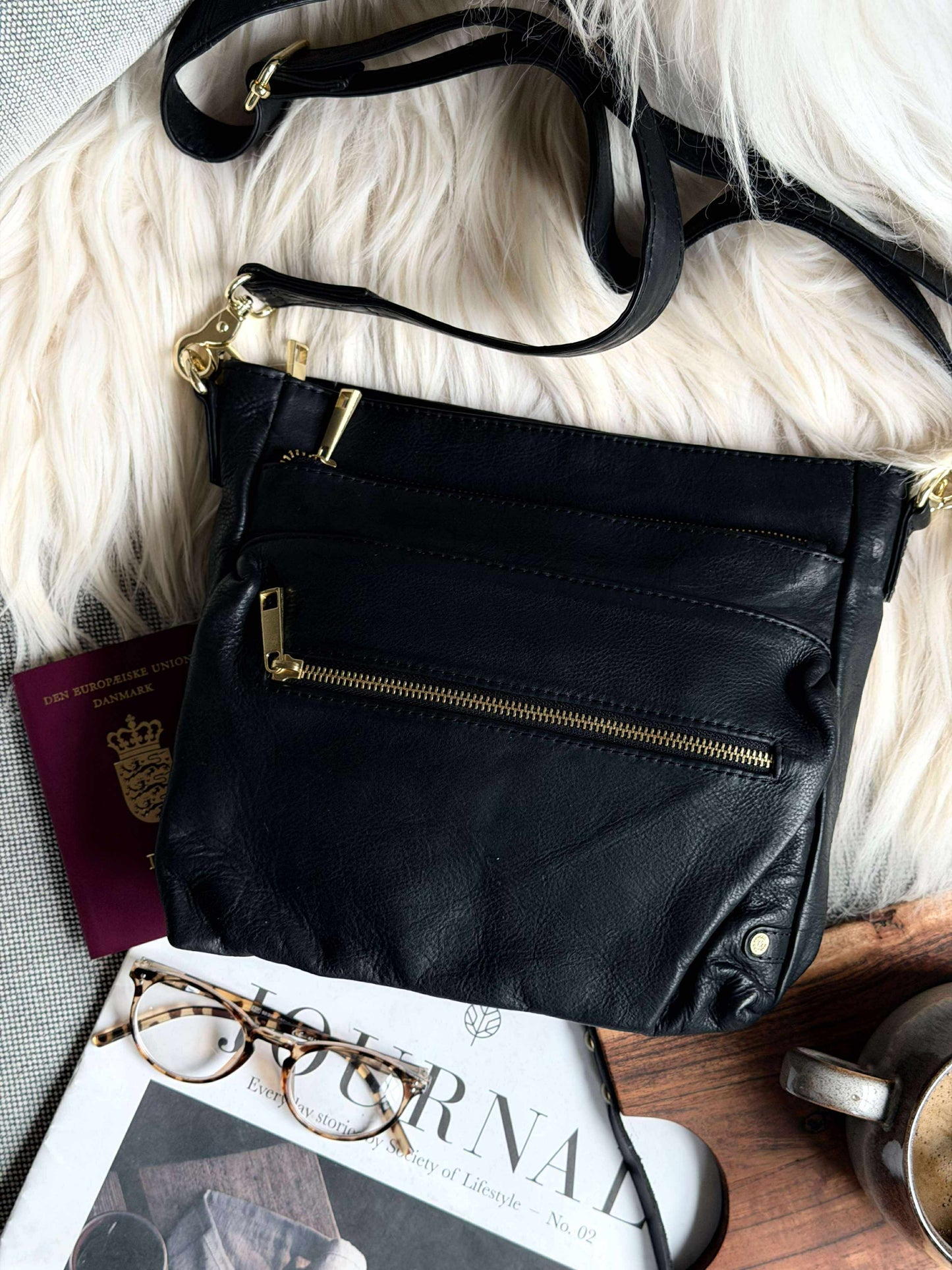 Crossover Amalia - Black leather