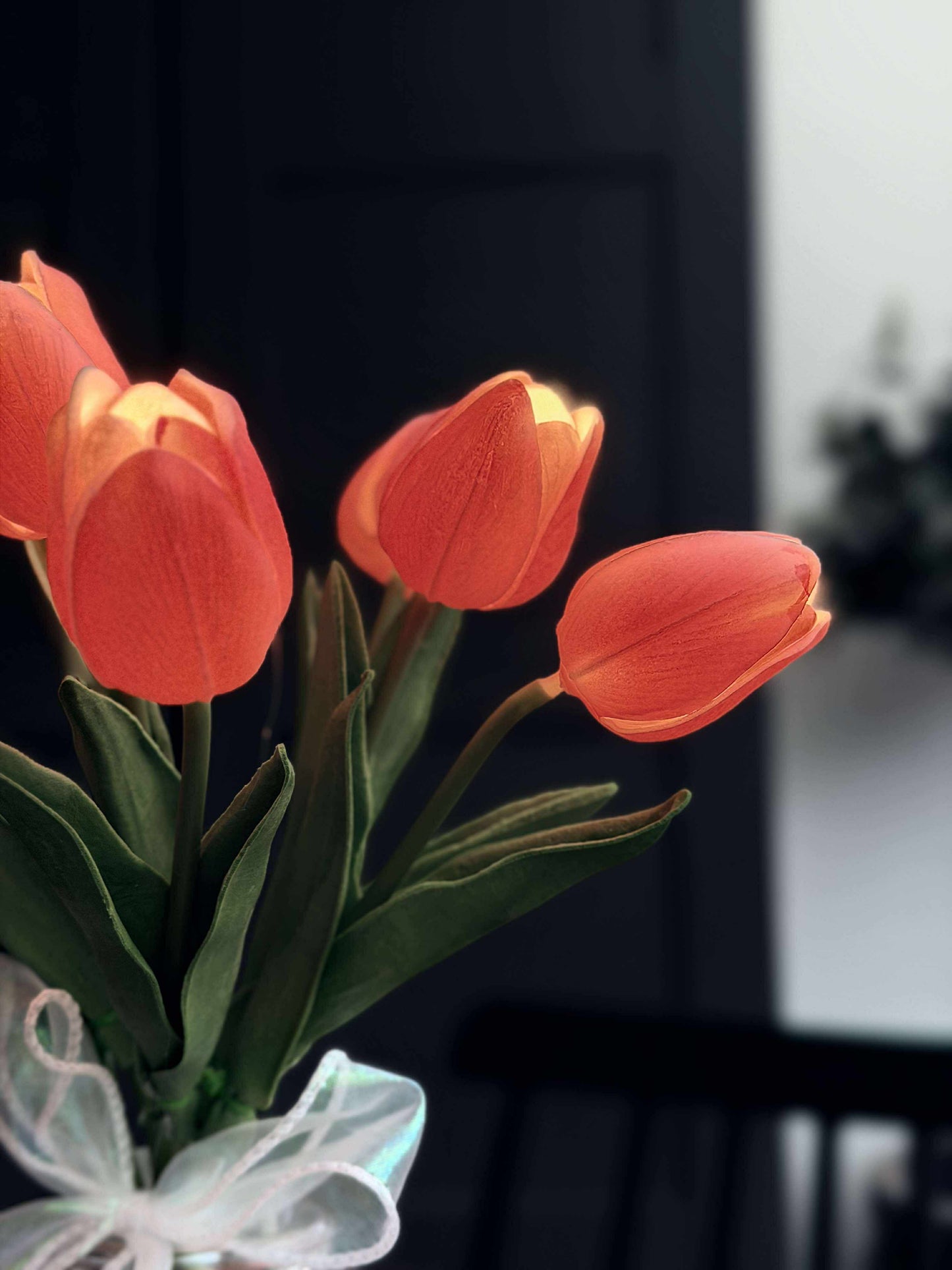 Tulipaner med lys - Rød – Bundt med 8 – VIAMAJA