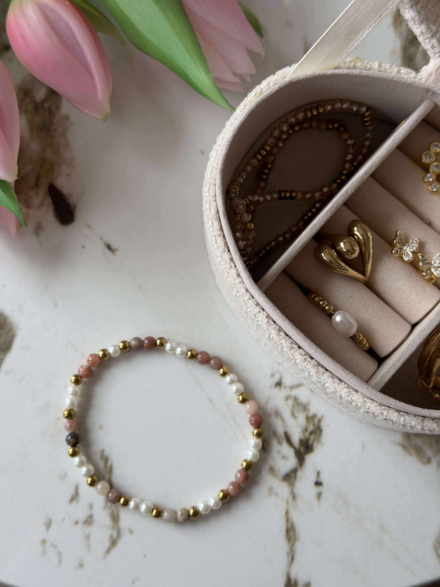 Armbånd Asta - Natursten guldbelagt