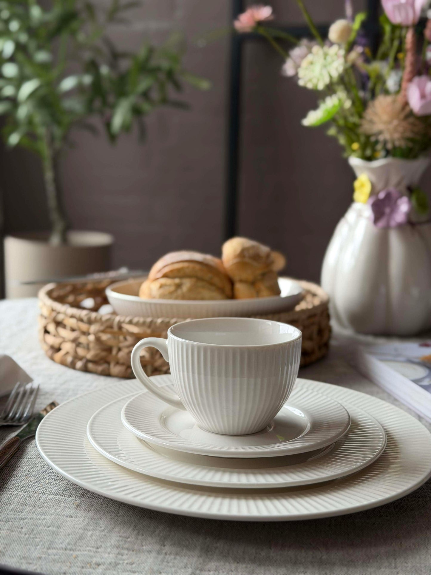 Kop og underkop - Riflet porcelæn