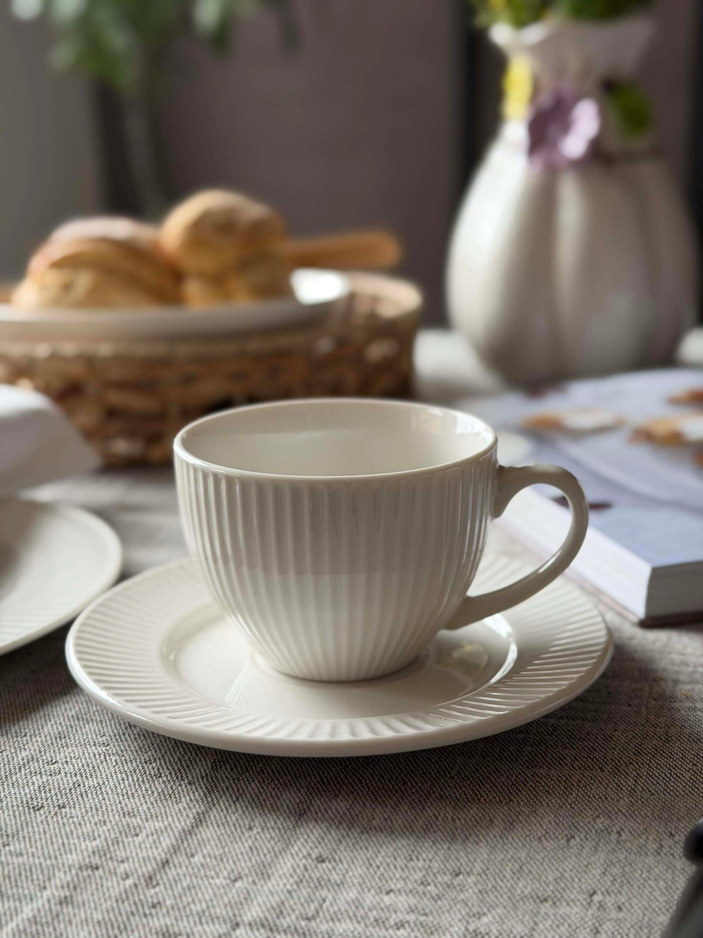 Kop og underkop - Riflet porcelæn