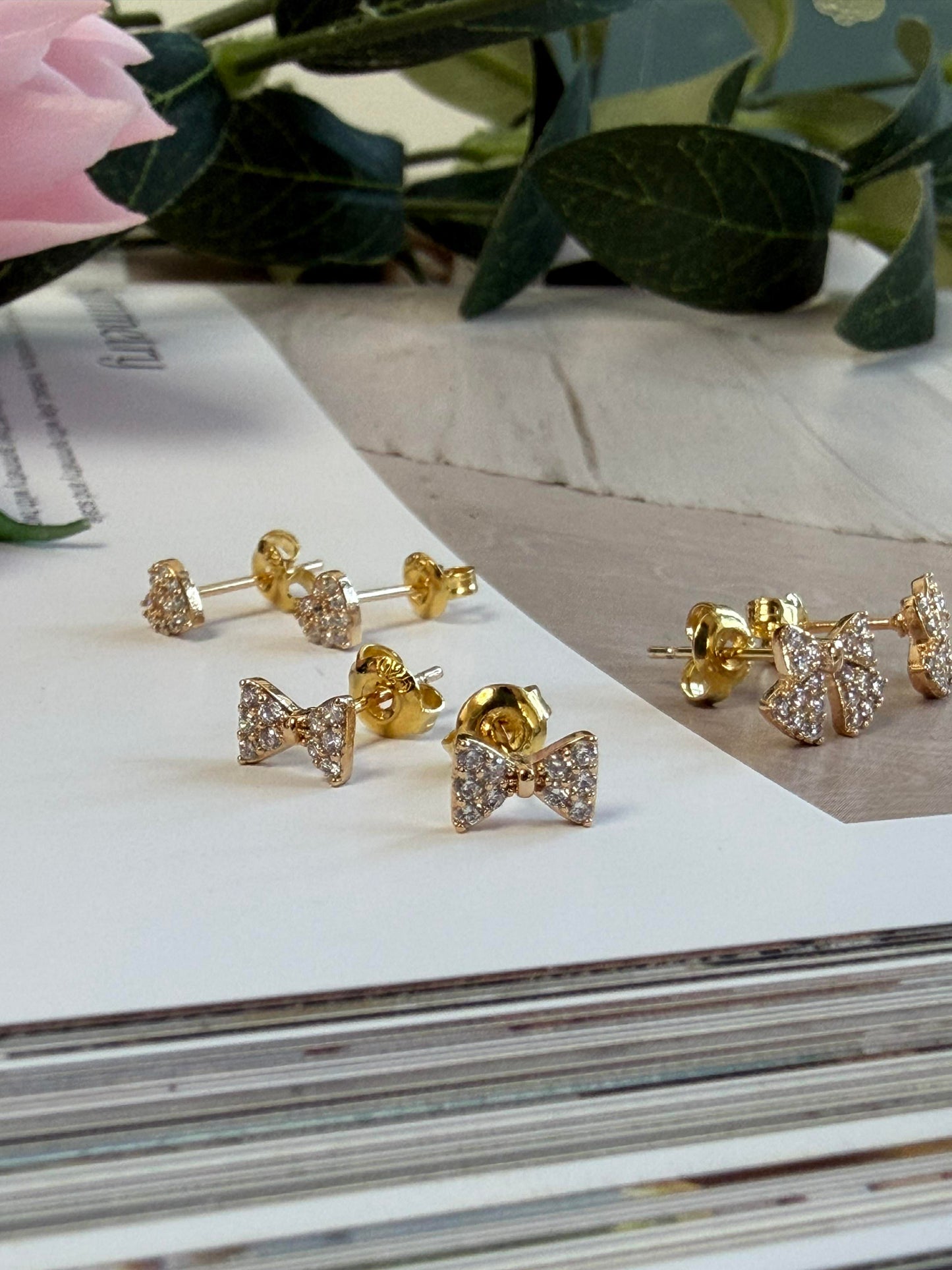 Mix box med 6 øreringe - Samira 18k forgyldt