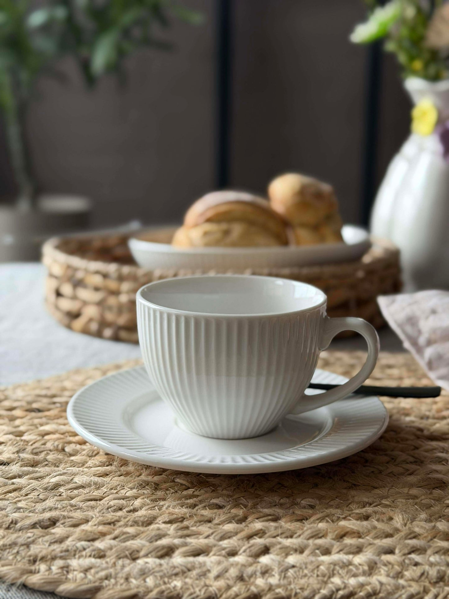 Kop og underkop - Riflet porcelæn