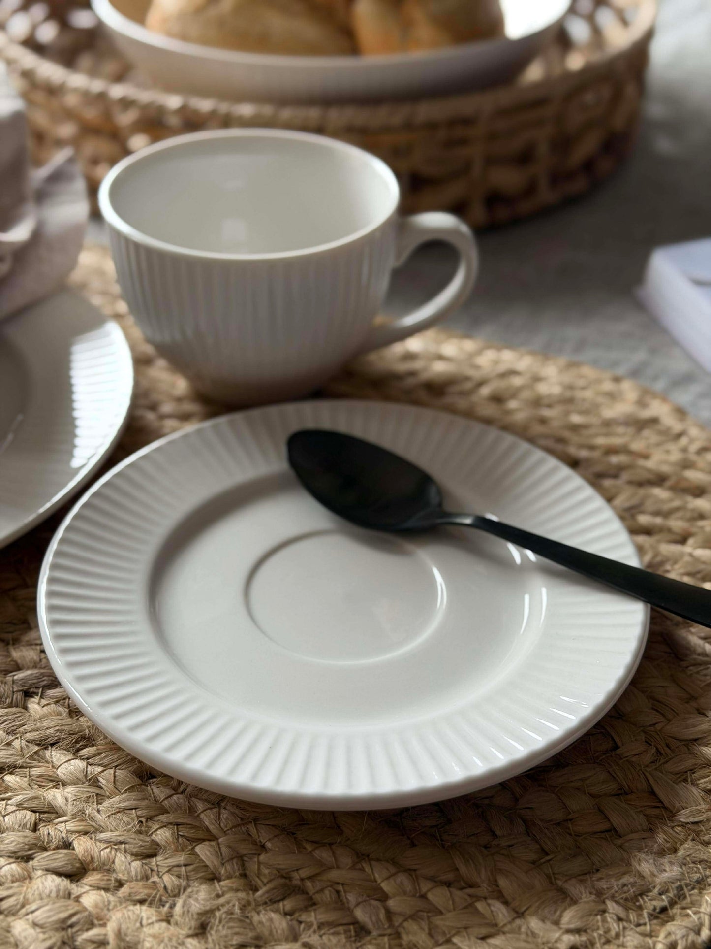 Kop og underkop - Riflet porcelæn