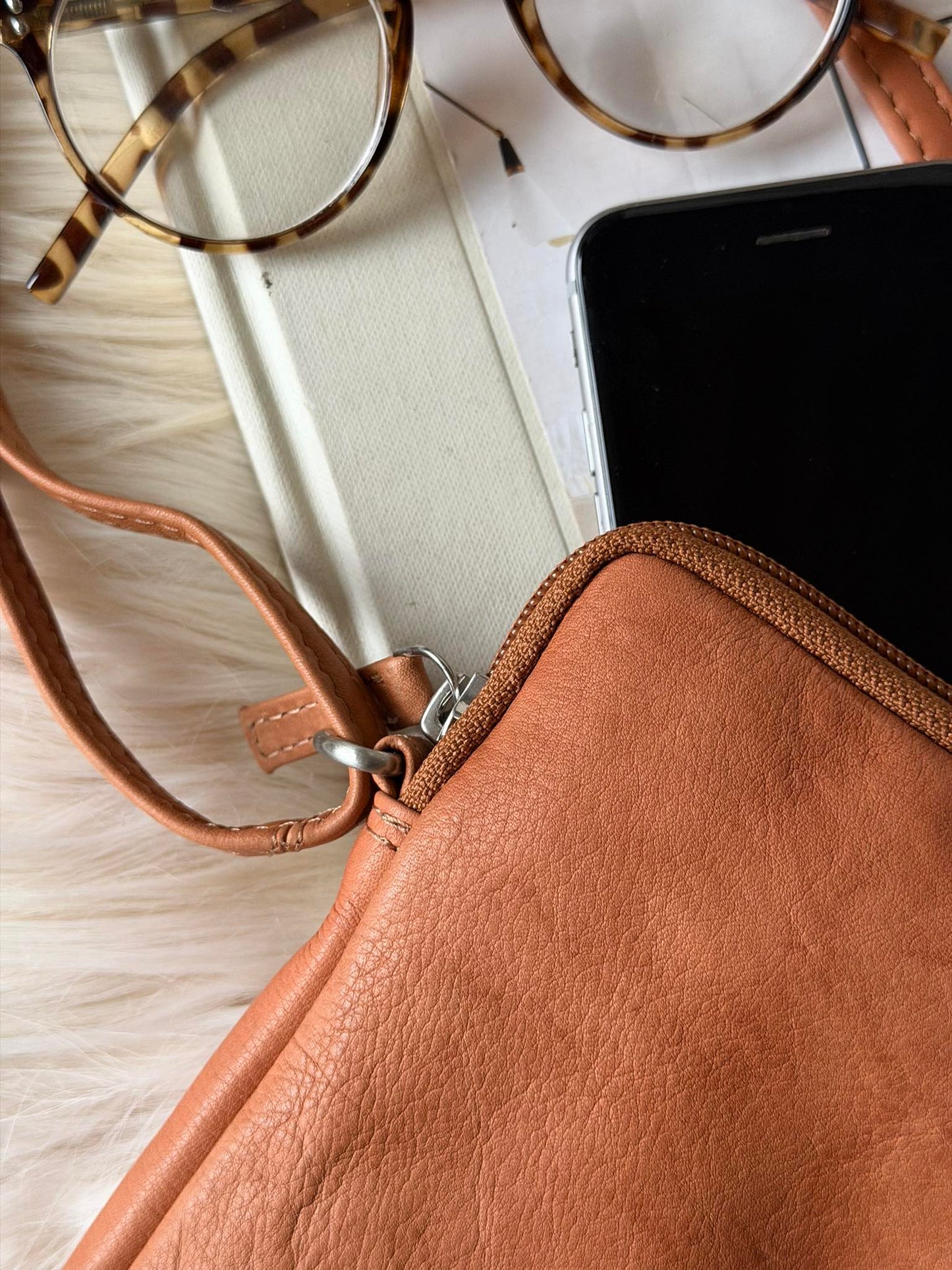 Mobiltaske Misse - Cognac / silver