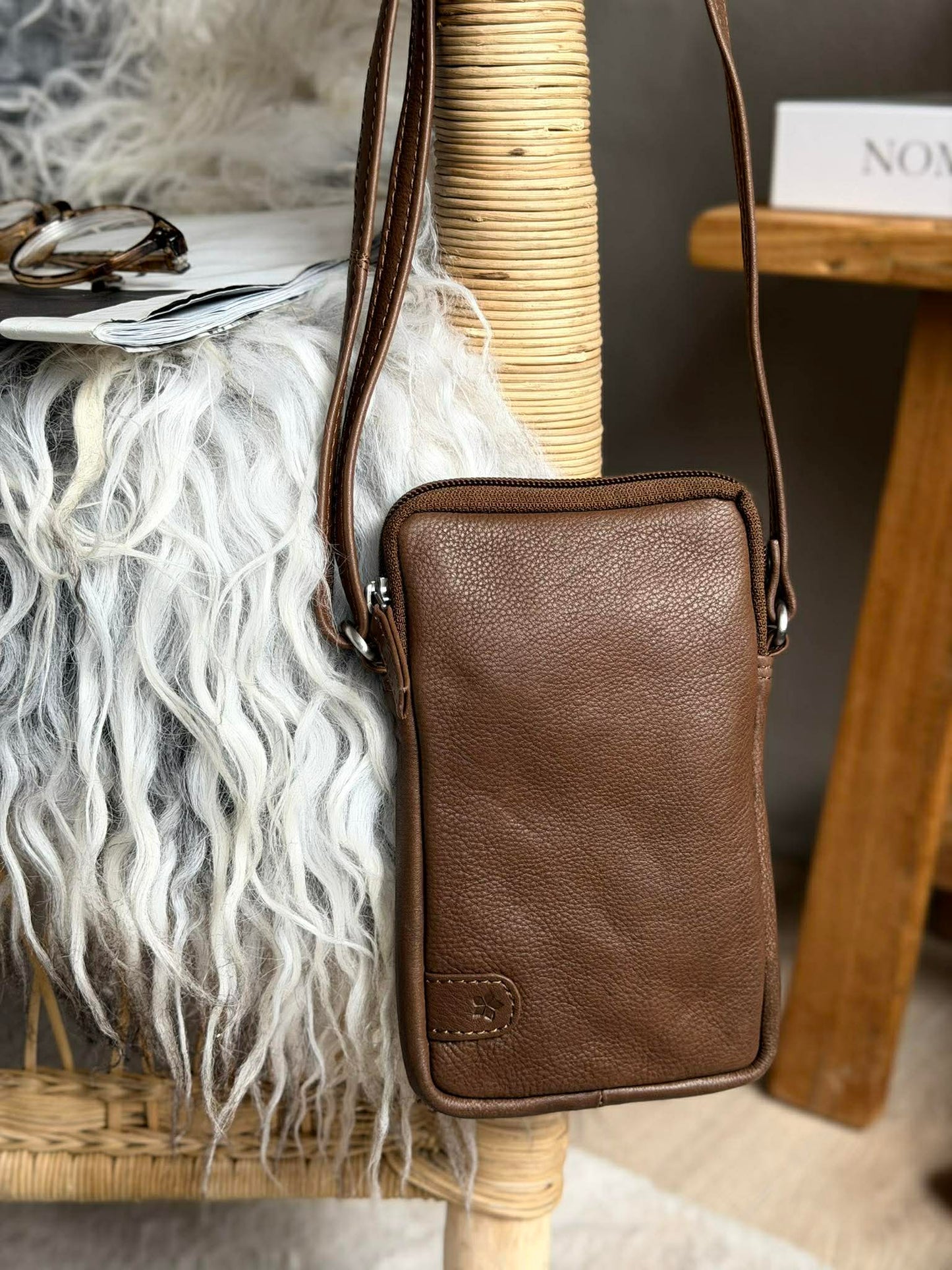 Mobiltaske Misse - Coffee / silver