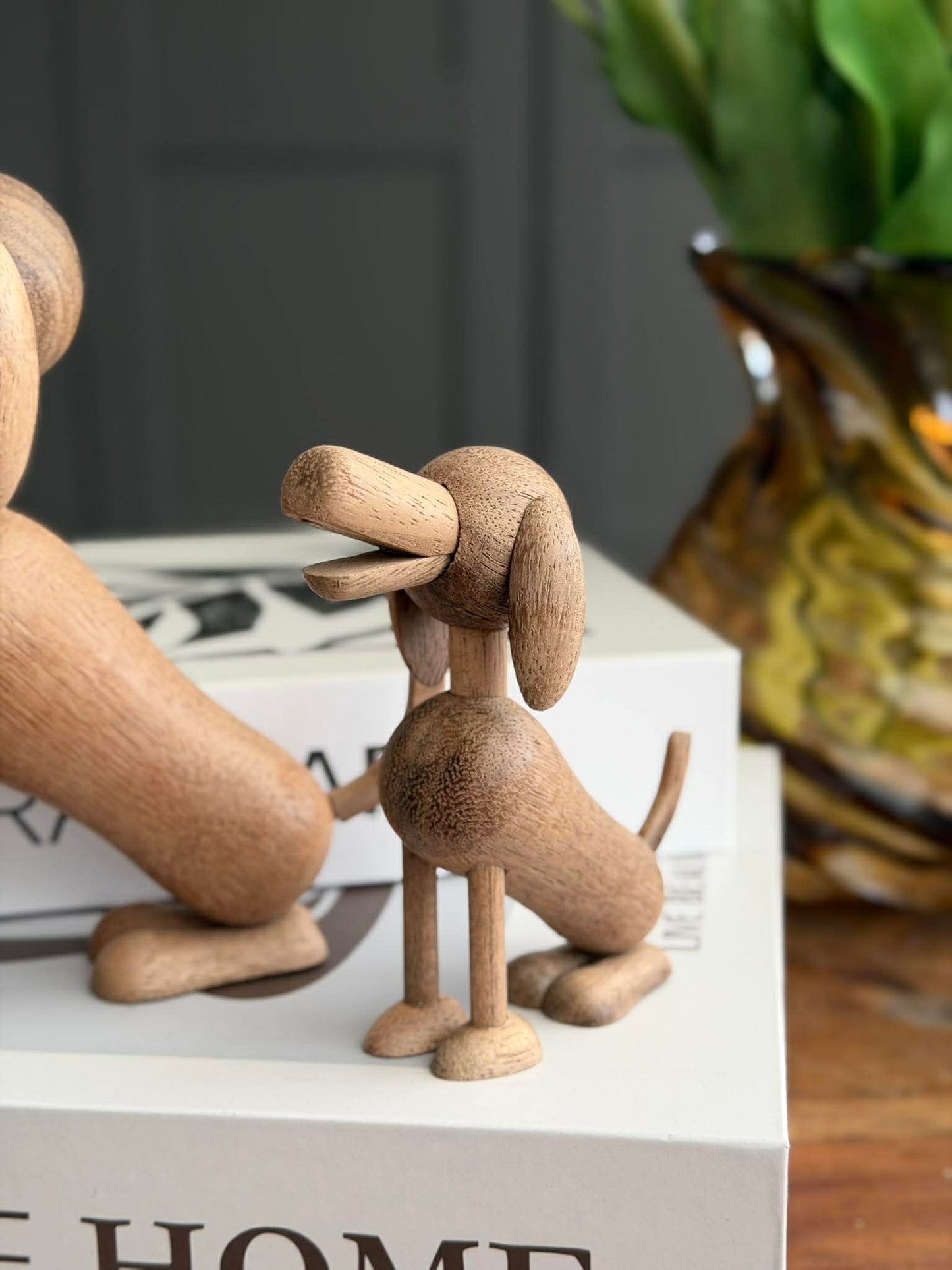Siddende Hund Amber/Brun - Flere størrelser
