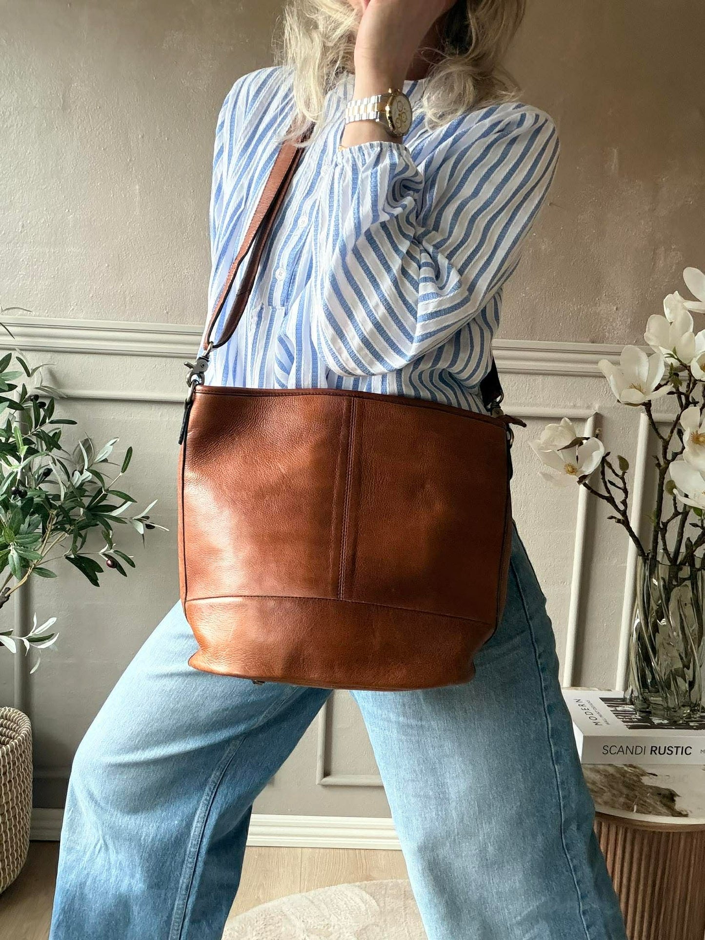 Skuldertaske Nomi walnut