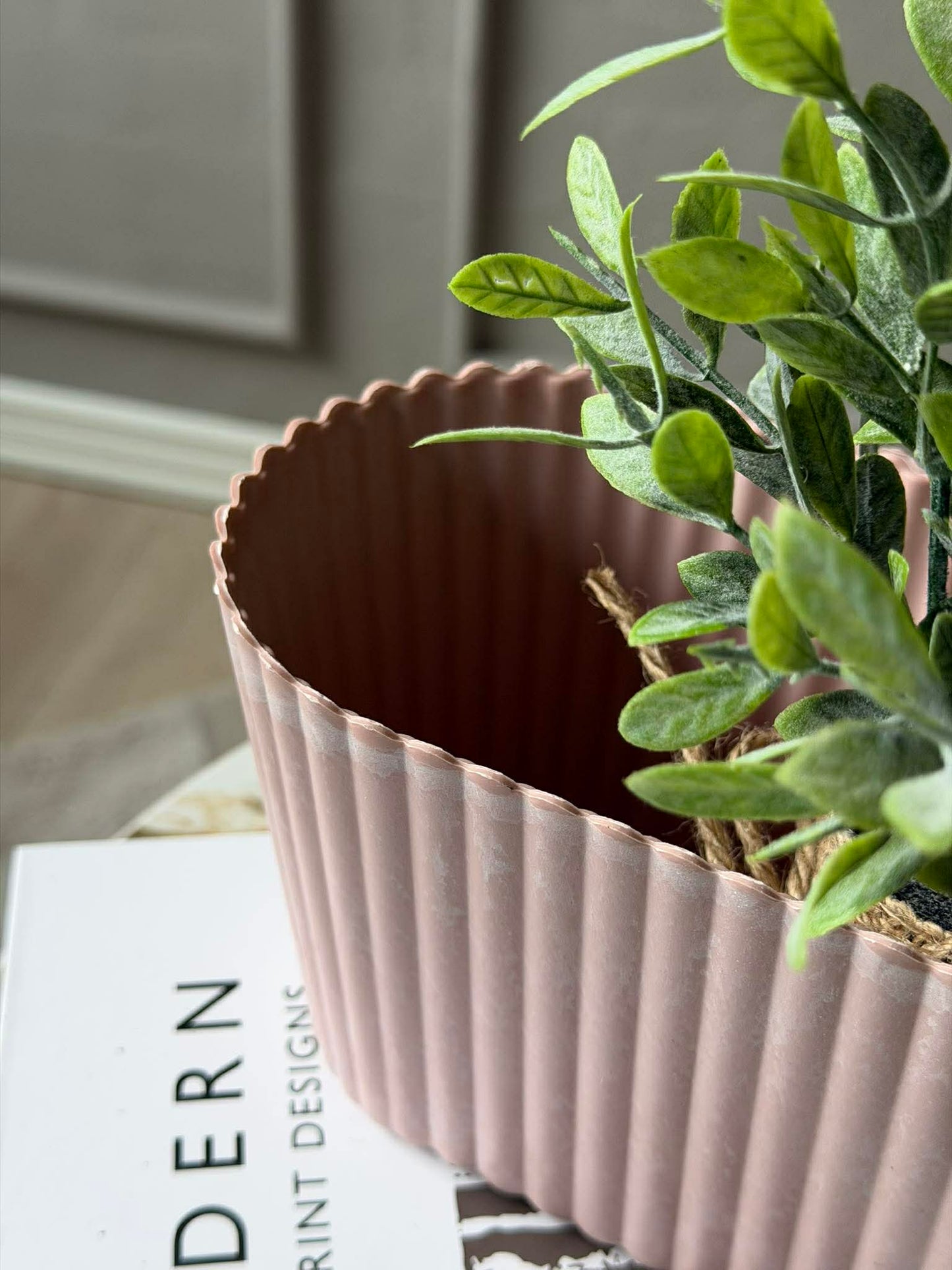 Aflang potte i beton look - Rosa