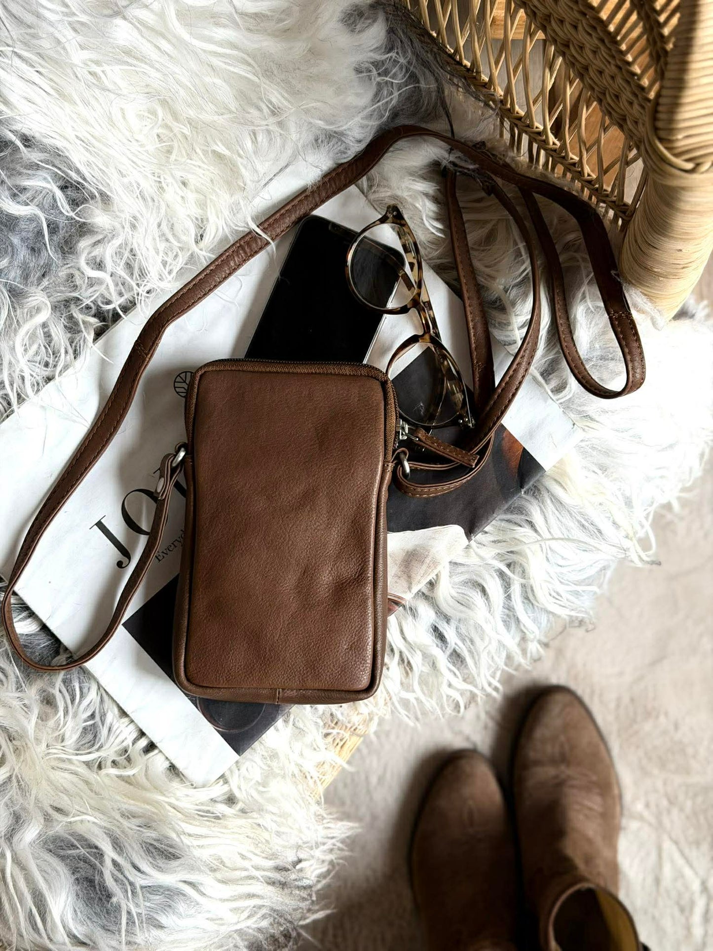 Mobiltaske Misse - Coffee / silver