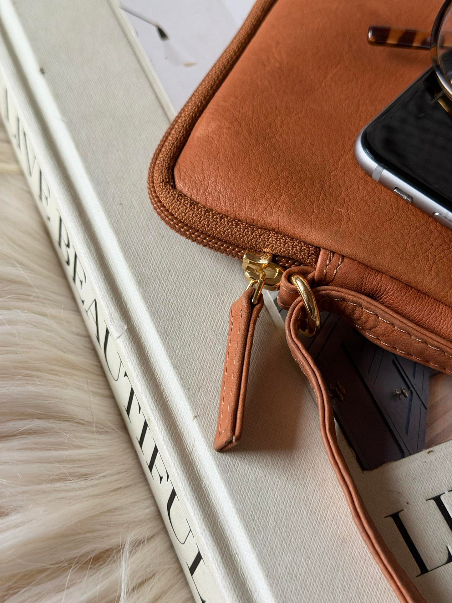 Mobiltaske Misse - Cognac / gold