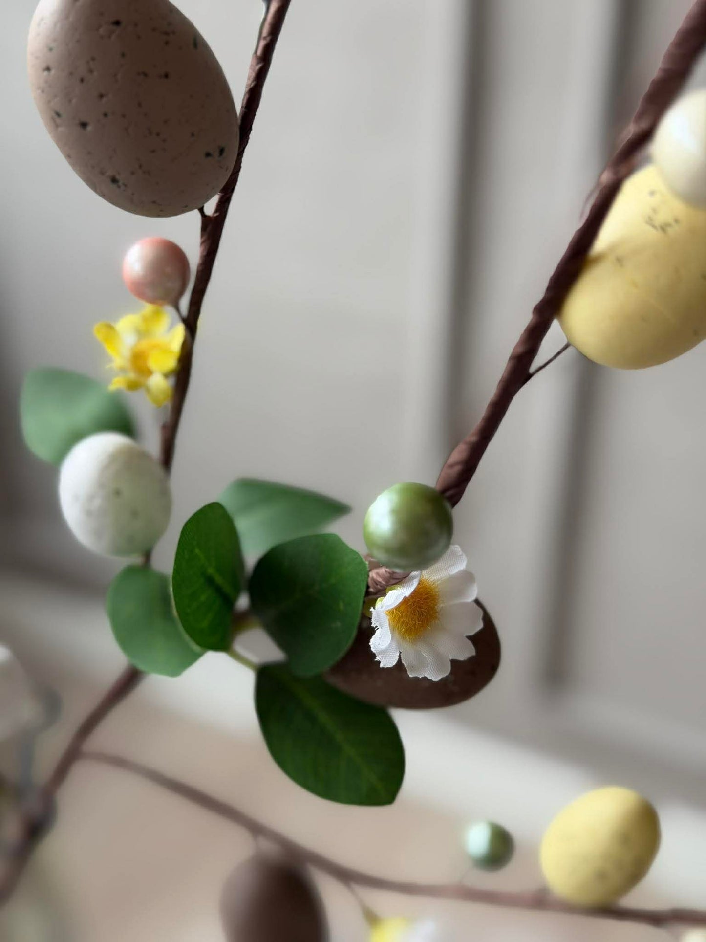 Gren med påskeæg 65 cm- neutrale farver