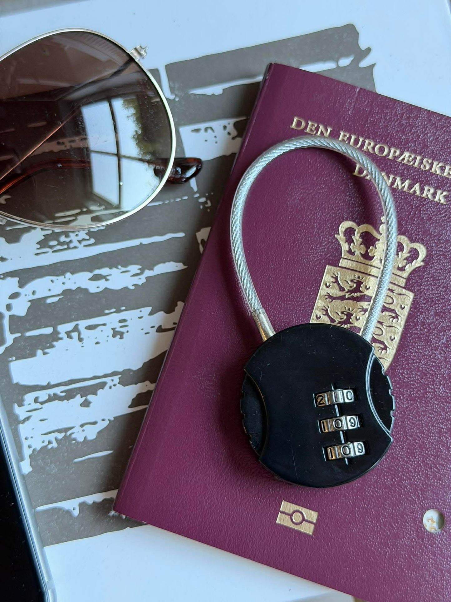 Lås til kuffert med wire