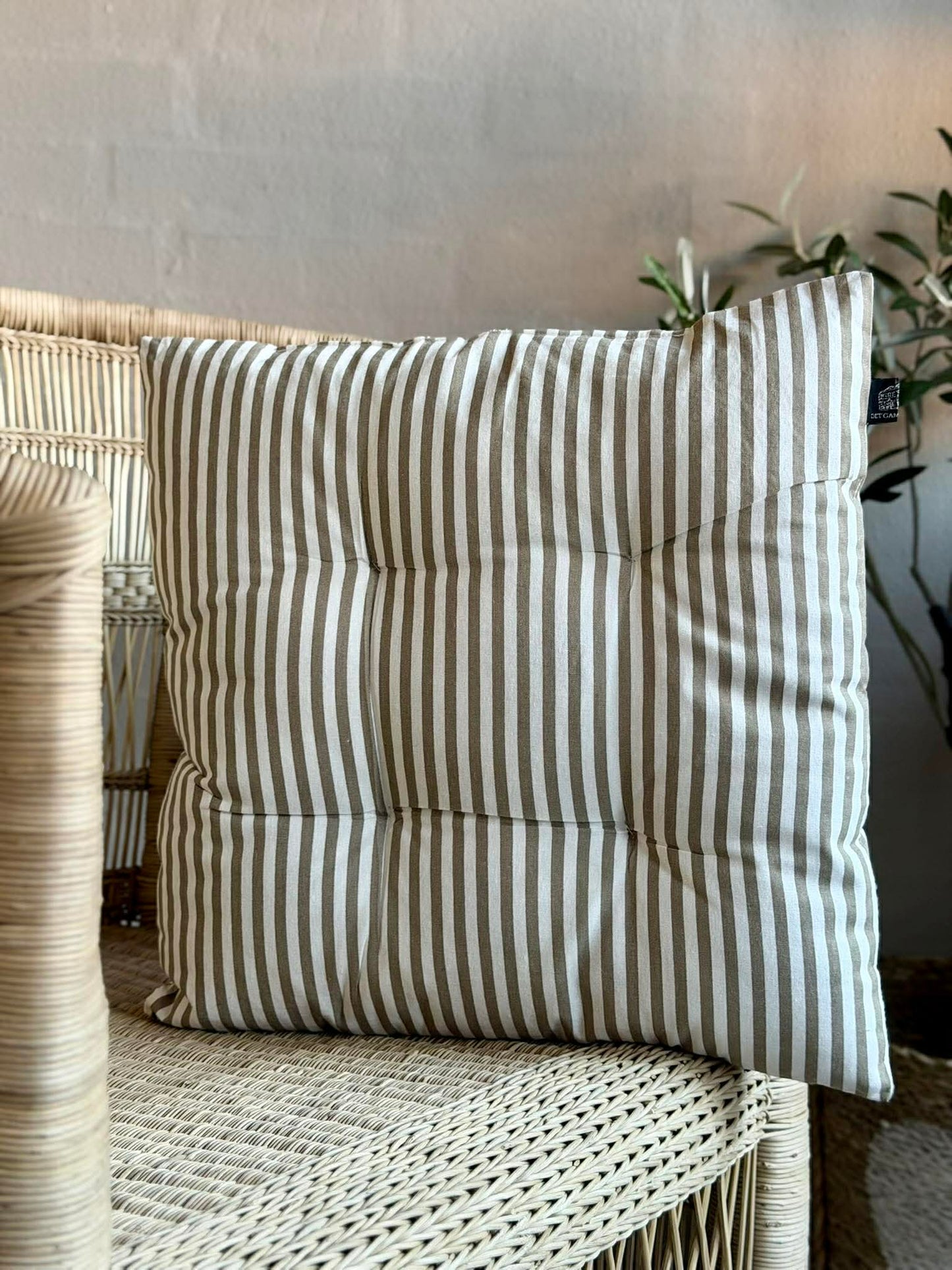 Stolehynde med fyld - Beige Striber 40x40cm
