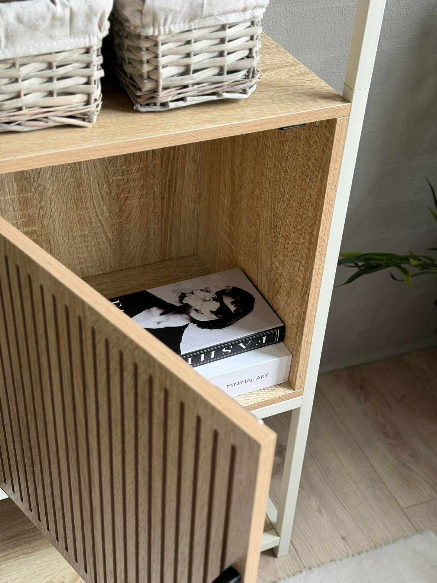 Reol med hylder og skab - Off white