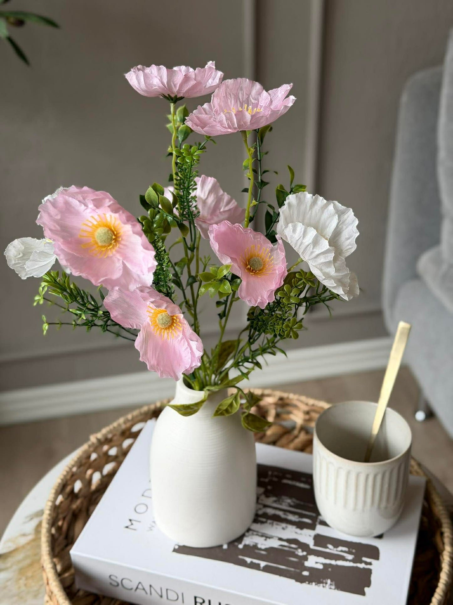 Blomster i hvid vase - Flere farver