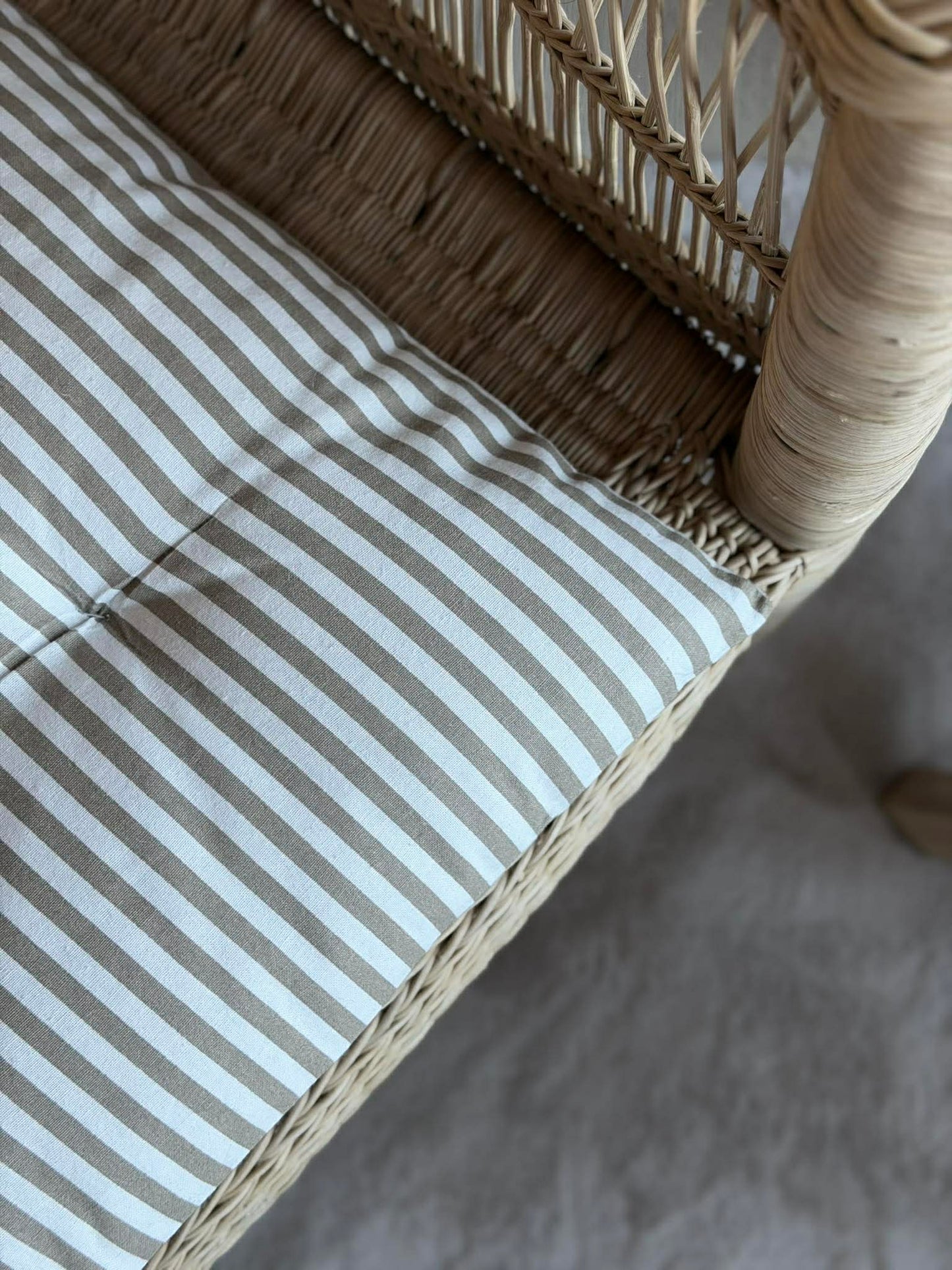Stolehynde med fyld - Beige Striber 40x40cm
