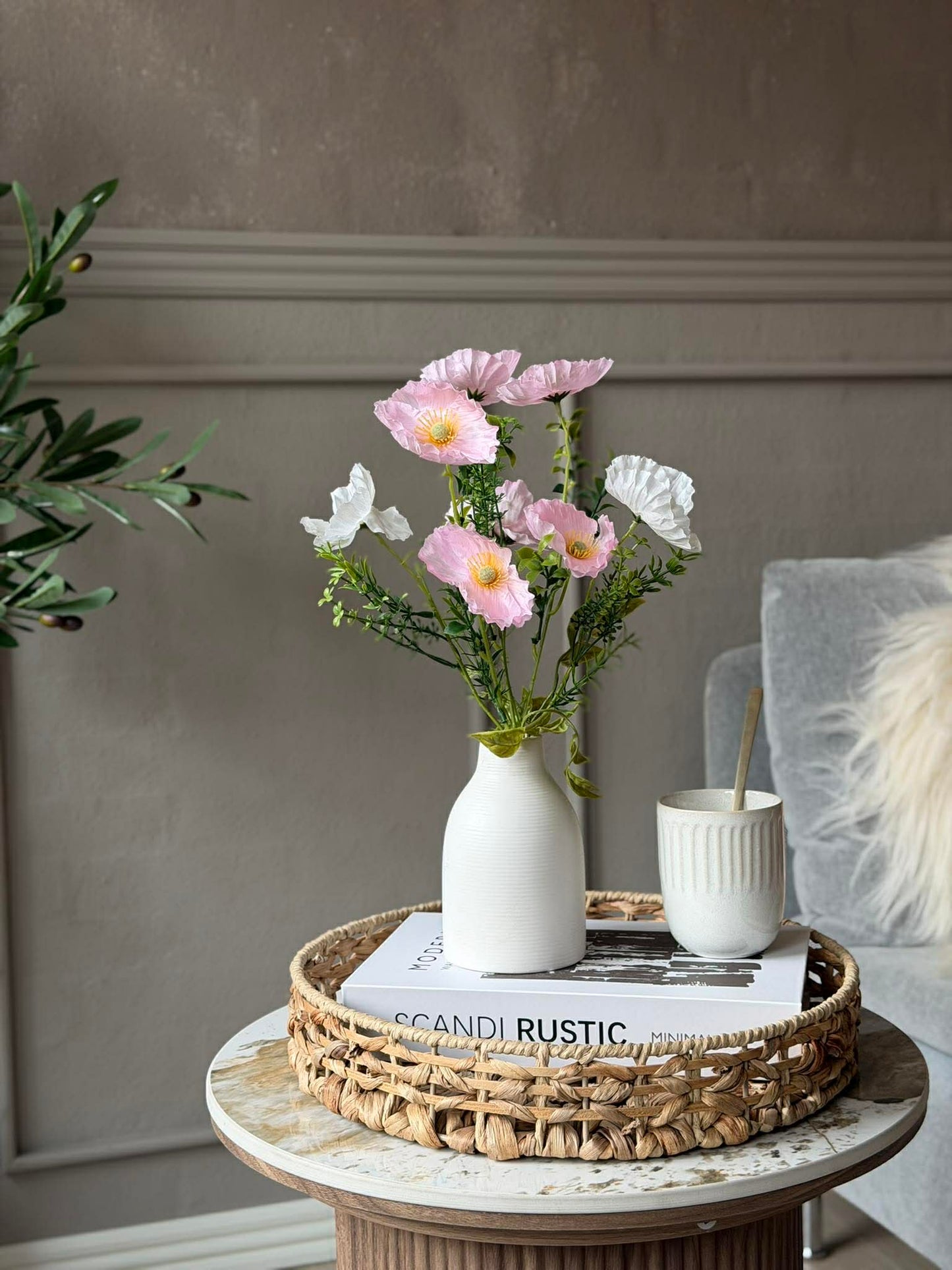 Blomster i hvid vase - Flere farver