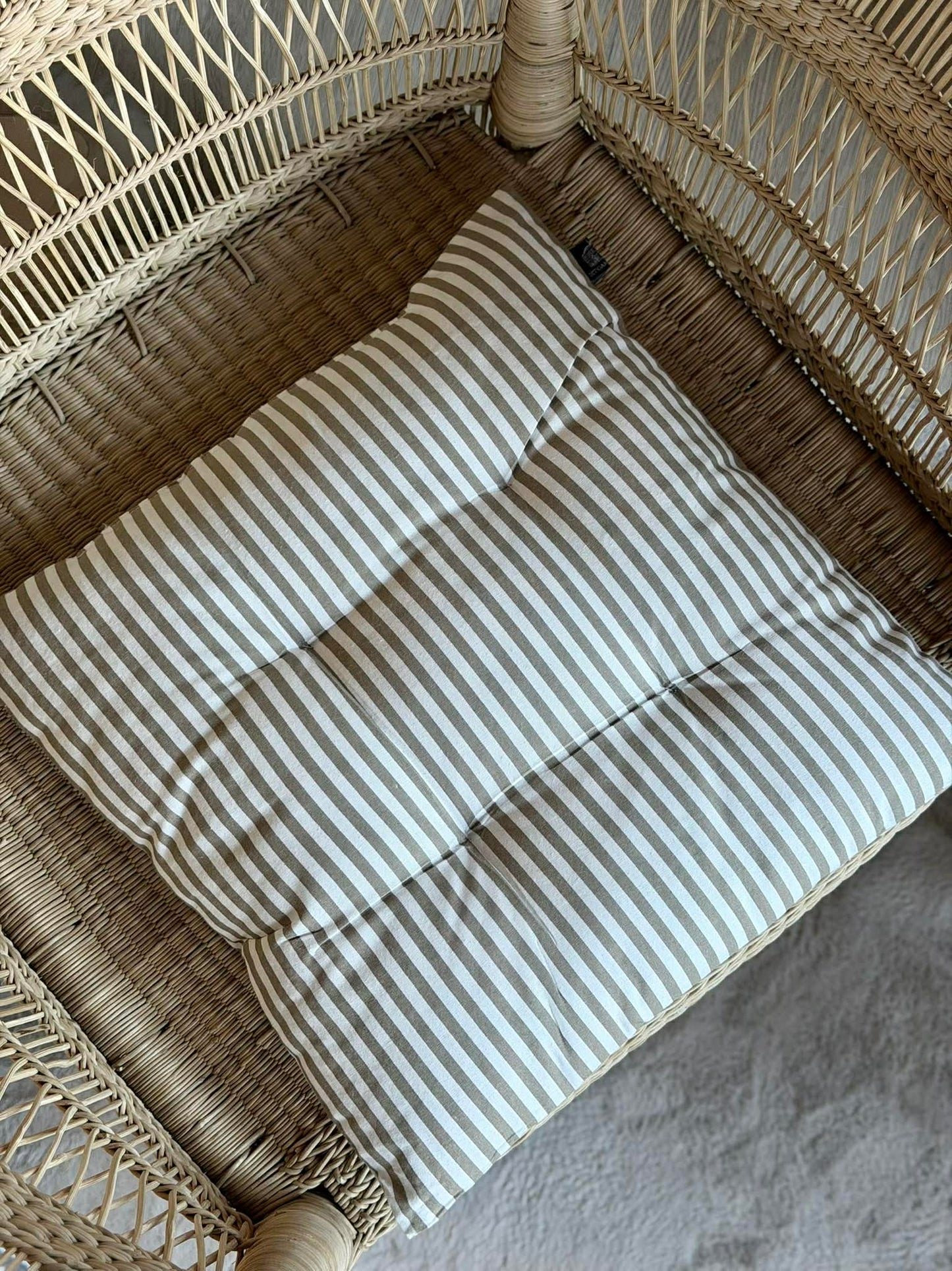 Stolehynde med fyld - Beige Striber 40x40cm